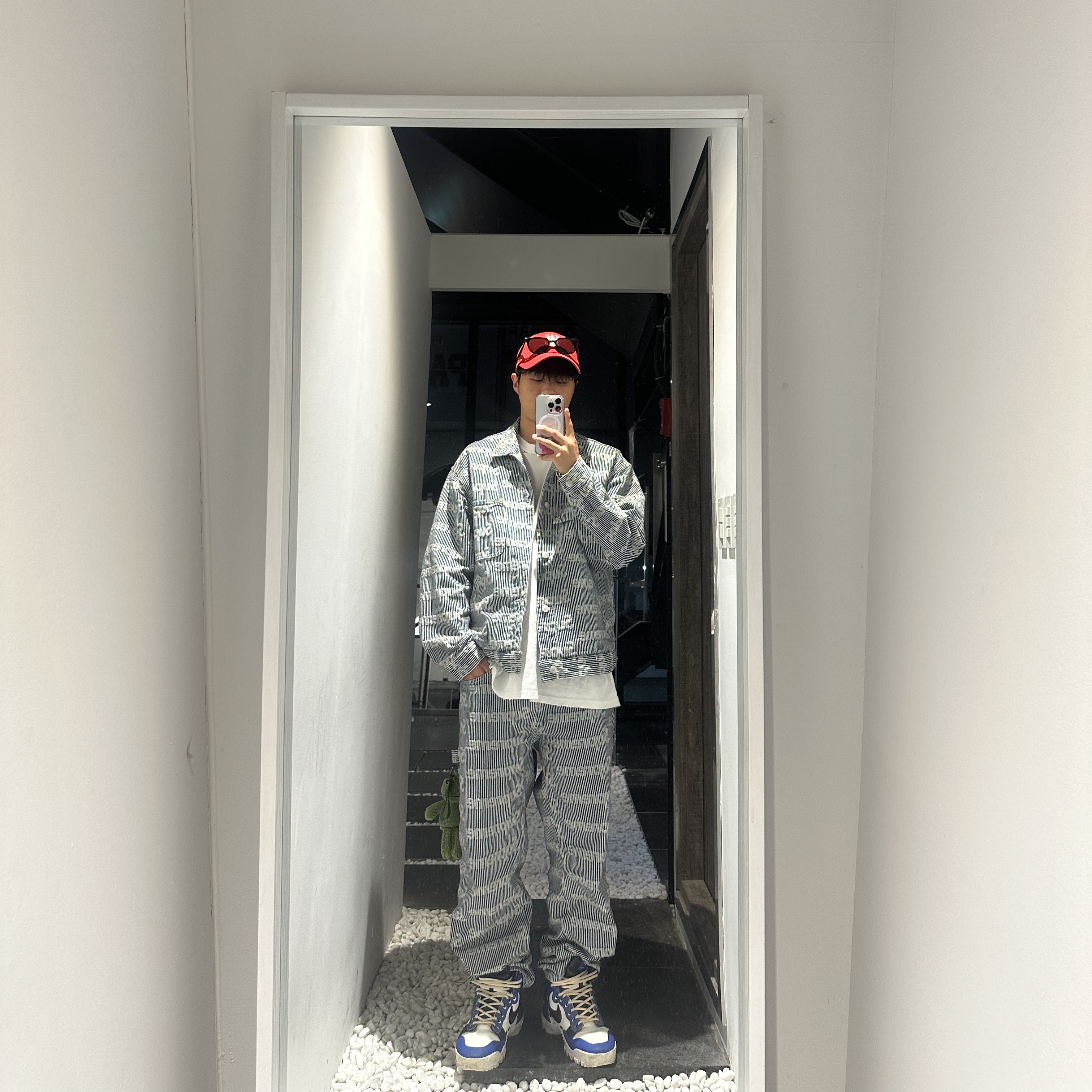 Supreme Denim Chore Trucker Jacket Stripe - 24SS, Supreme Denim Painter Pants Stripe - 24SS 착용 스타일 - 2