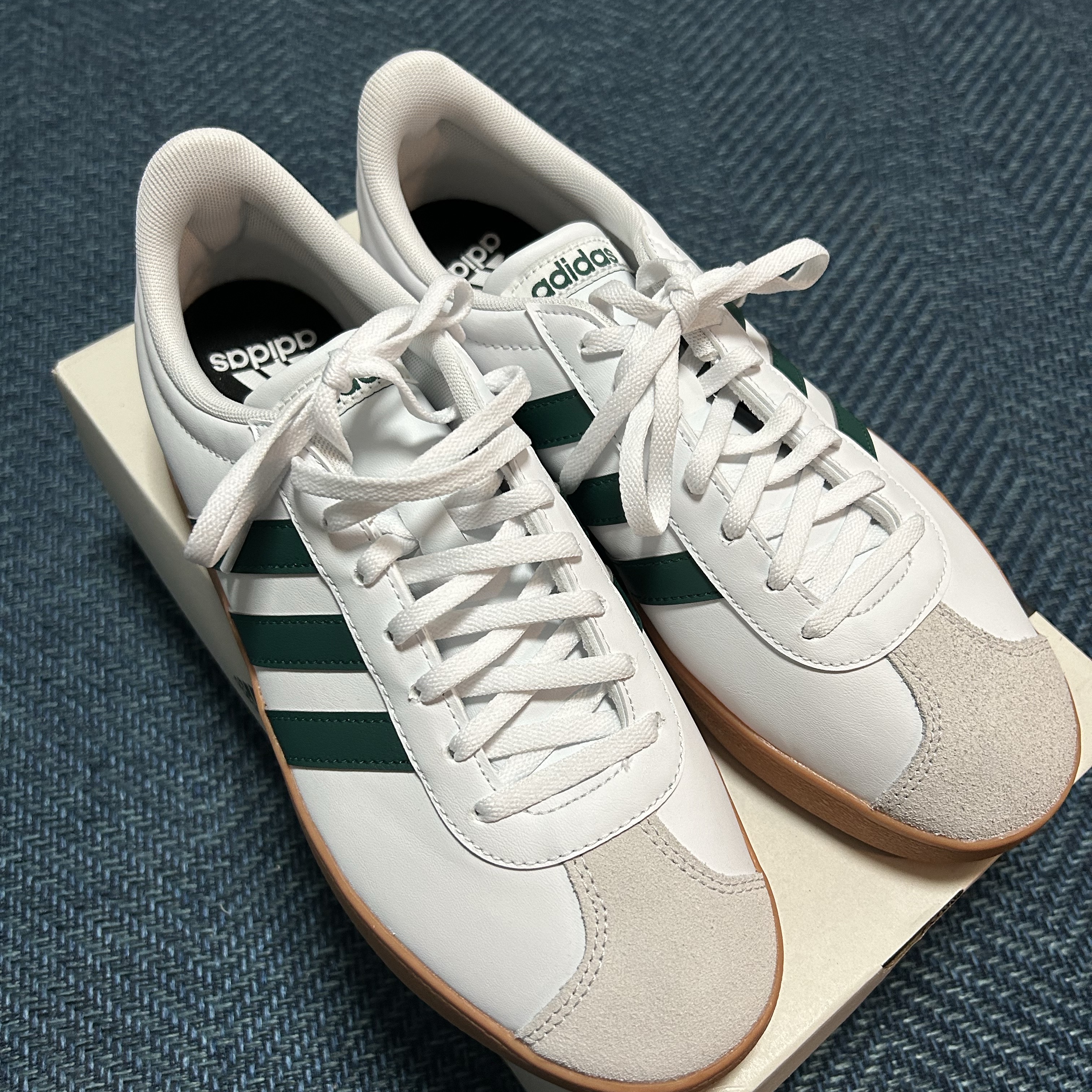 Adidas VL Court Base Cloud White Collegiate Green 착용 스타일 - 1