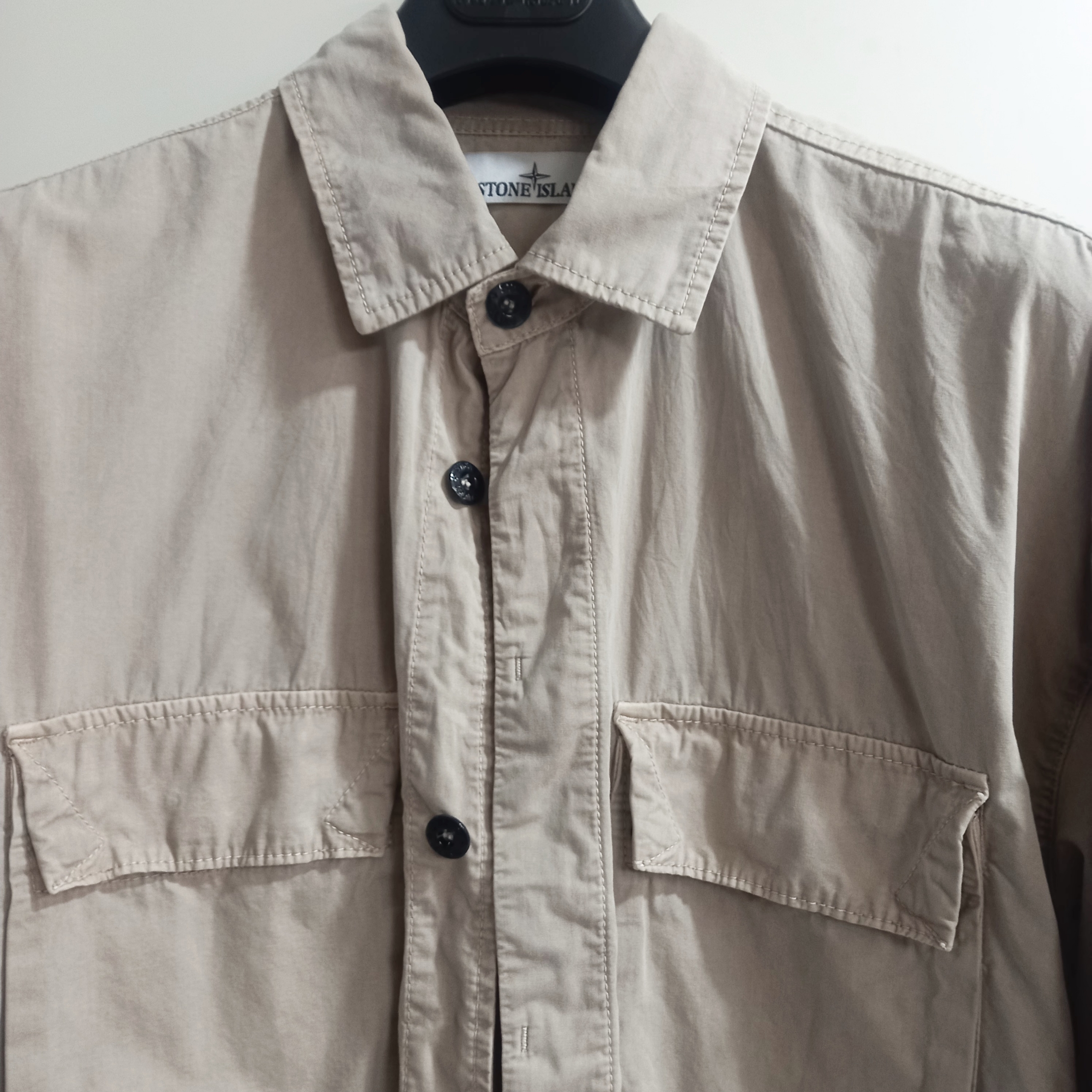 Stone Island 115WN Old Treatment Overshirt Dove Grey - 23SS 착용 스타일 - 5