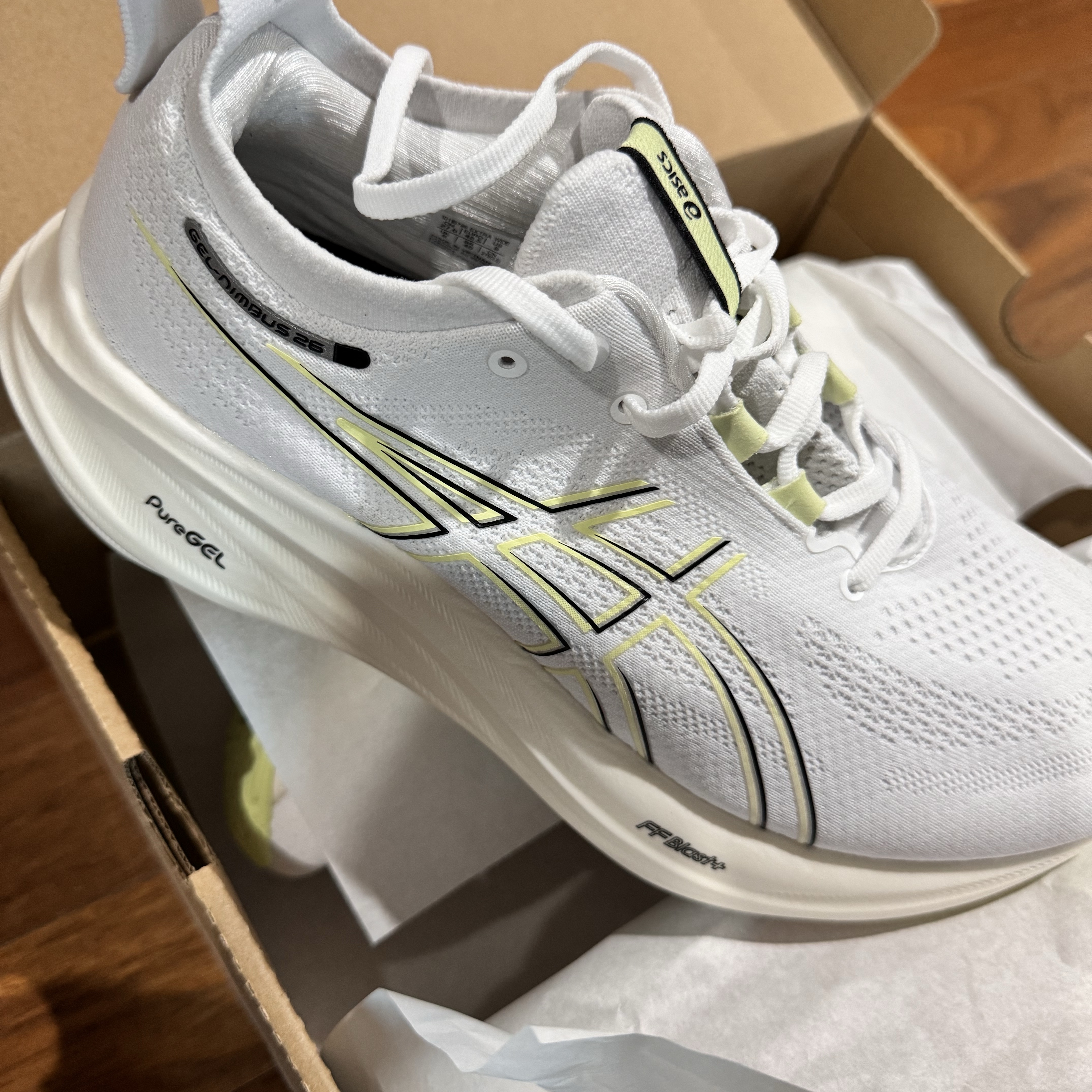 Asics Gel-Nimbus 26 White Birch - 4E Extra Wide 착용 스타일