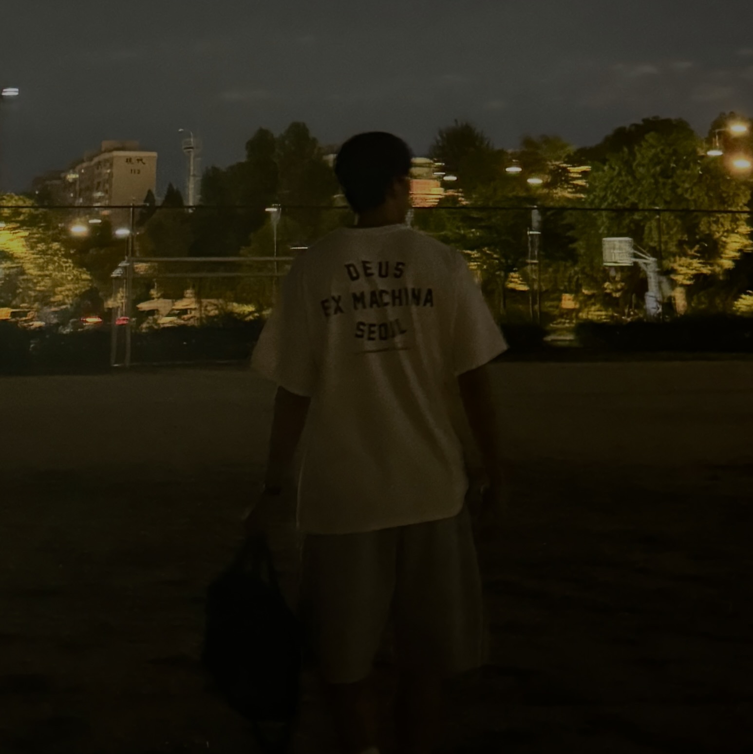 Deus Ex Machina Seoul College T-Shirt White 착용 스타일