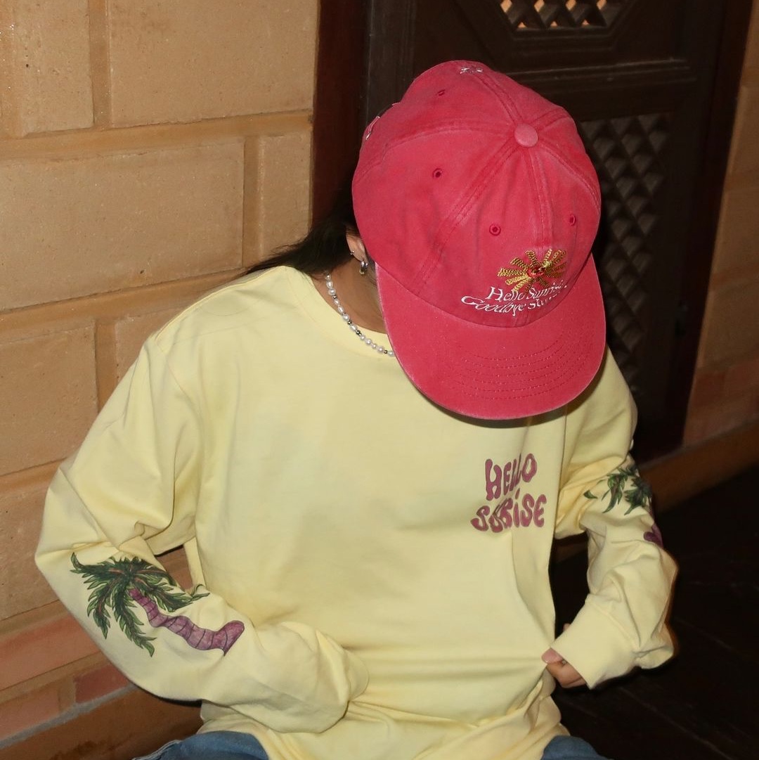 HS x Hank Relaxed Fit Cap Red 착용 스타일