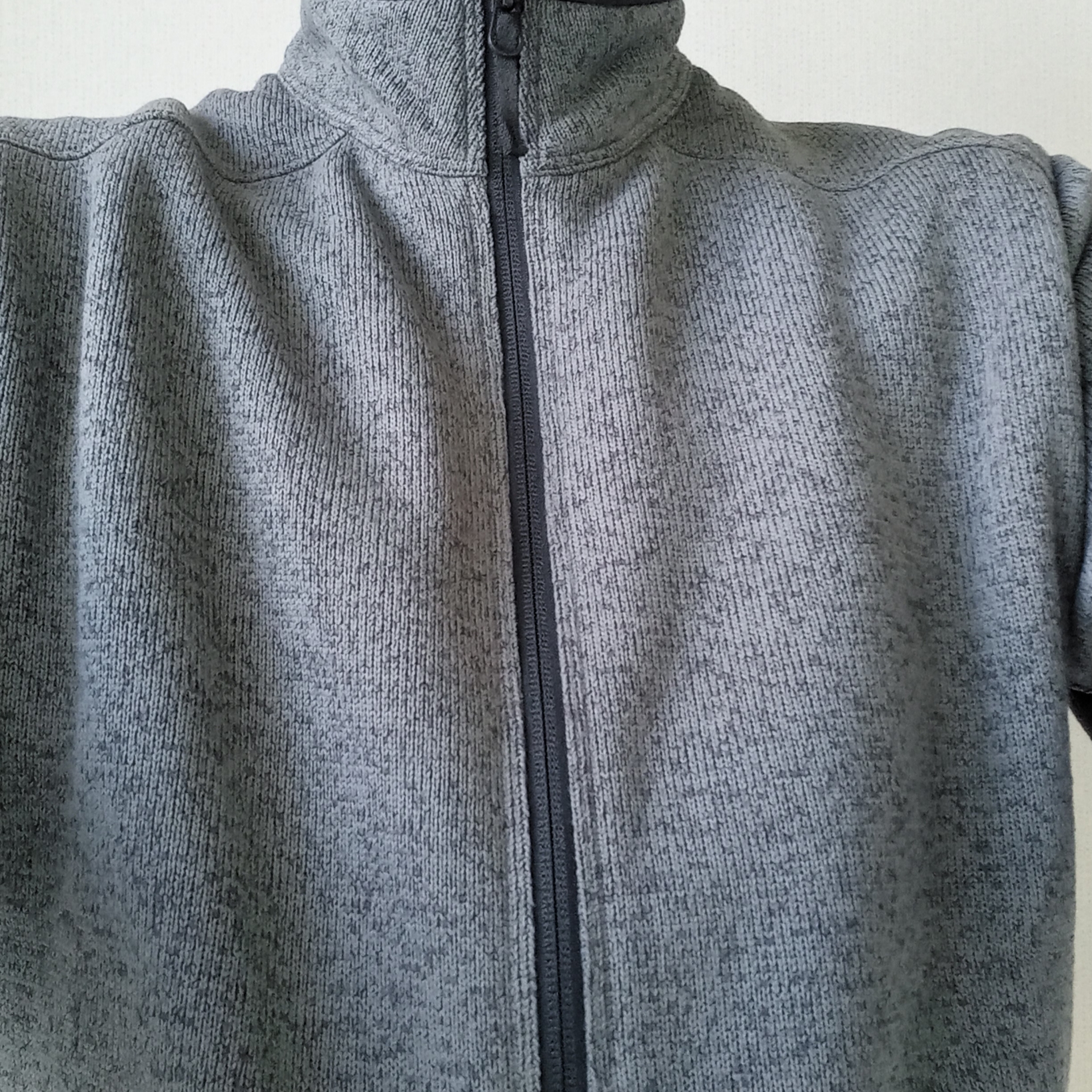 Arc'teryx Covert Cardigan Void Heather Graphite 착용 스타일 - 2