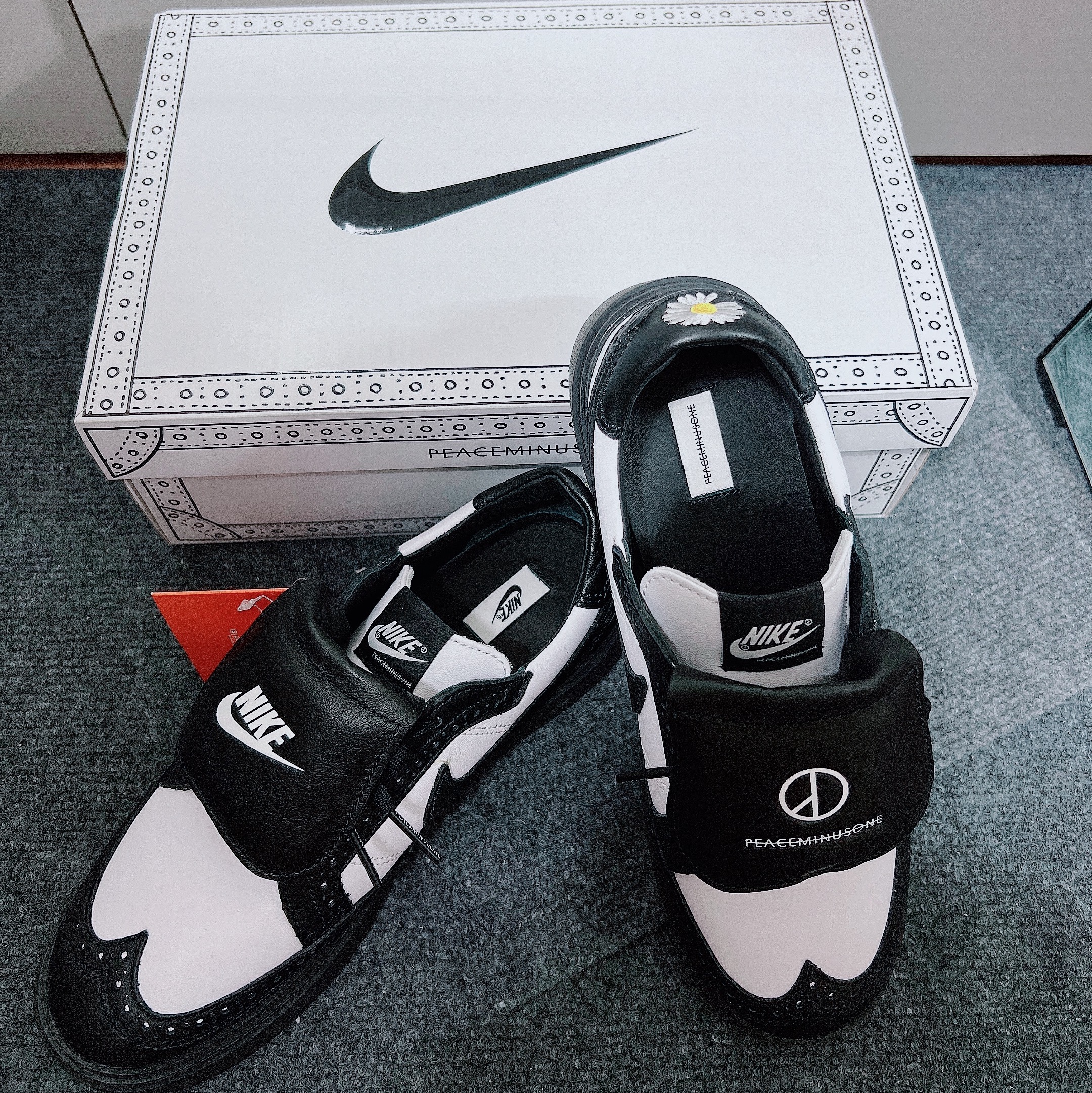 Nike x Peaceminusone Kwondo1 Black and White, IAB Studio Socks White (5 Pack) 착용 스타일 - 5
