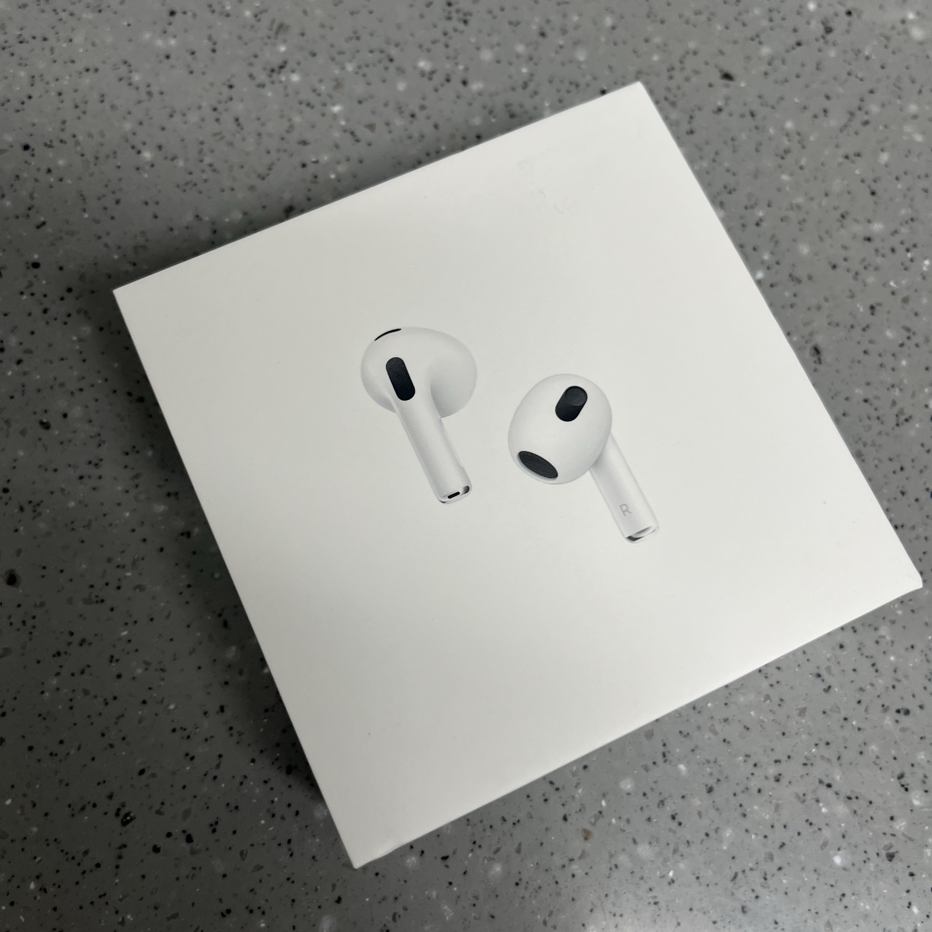 Apple Airpods 3rd Gen with MagSafe Charging Case (Korean Ver.) 착용 스타일