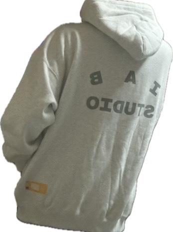 IAB Studio Hoodie Light Gray 착용 스타일