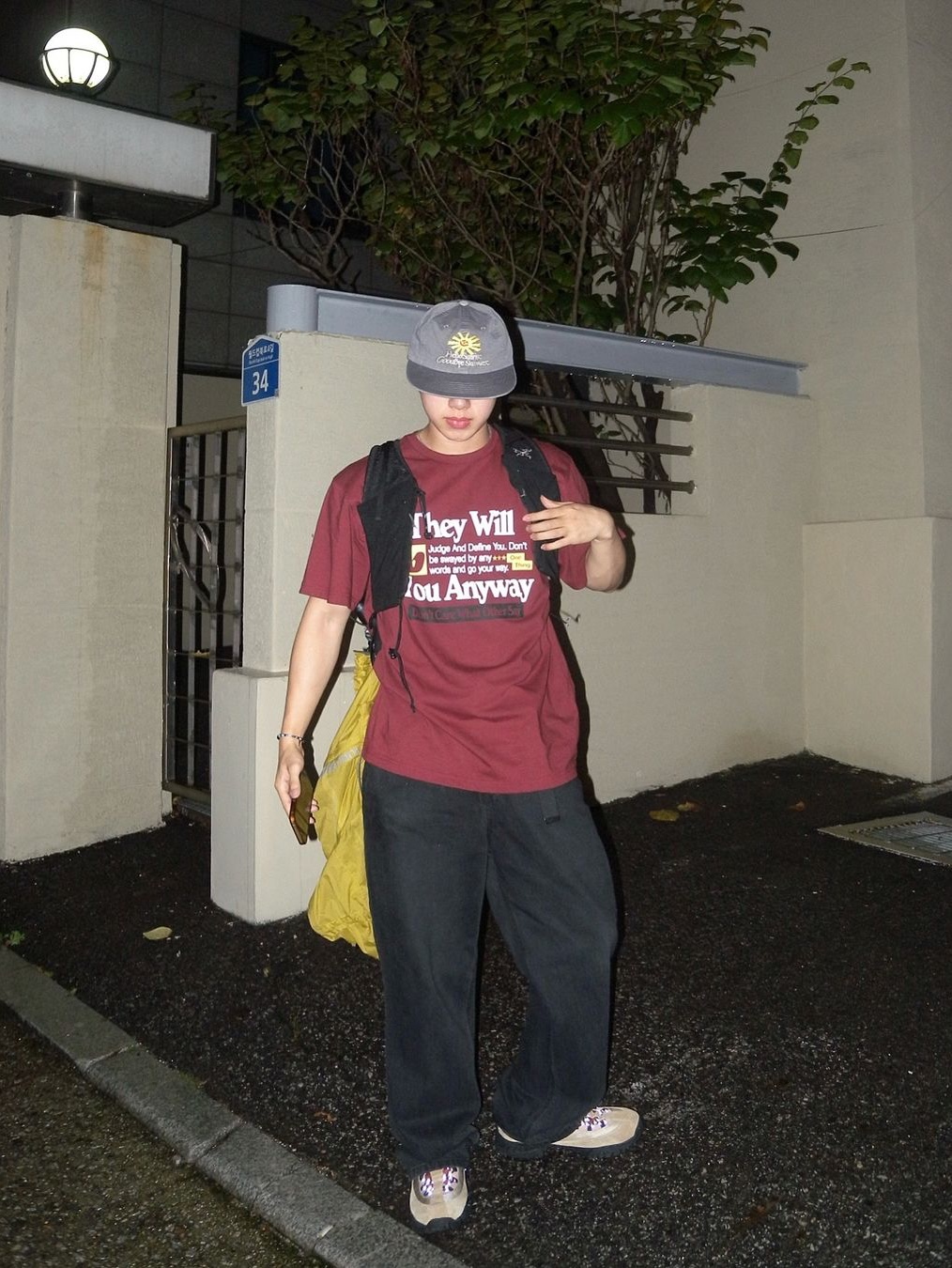 HS x Hank Relaxed Fit Cap Charcoal 착용 스타일