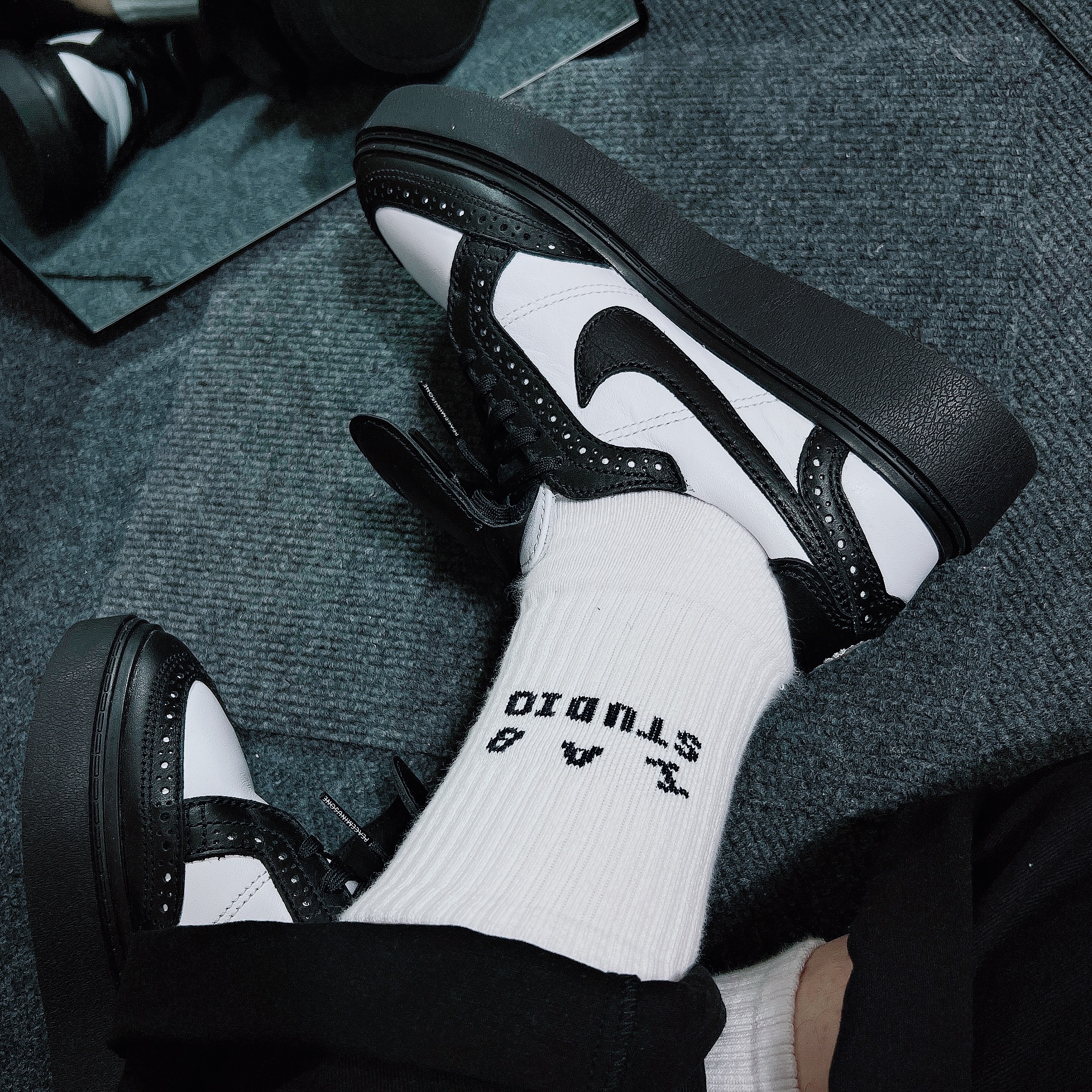 Nike x Peaceminusone Kwondo1 Black and White, IAB Studio Socks White (5 Pack) 착용 스타일 - 6