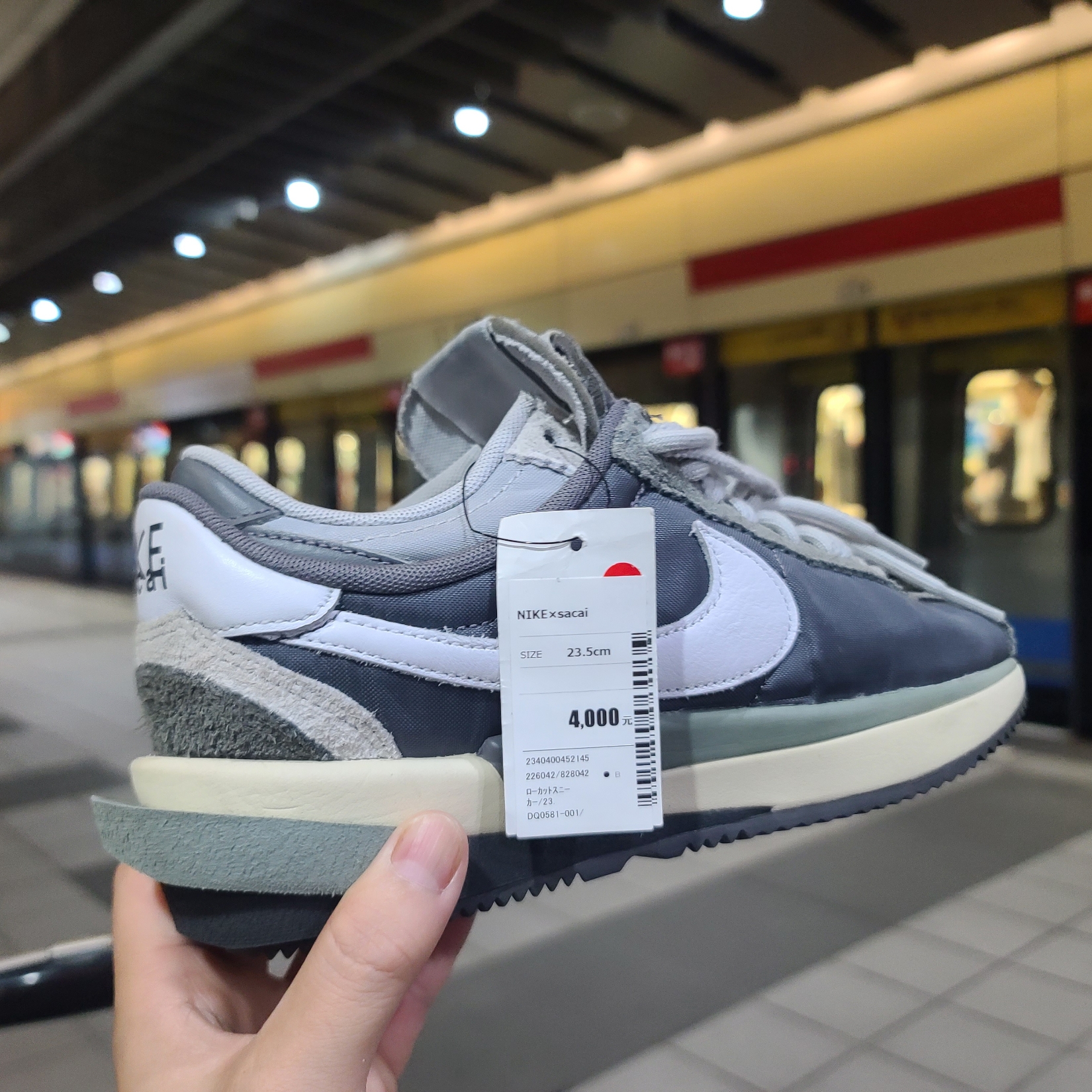 Nike x Sacai Zoom Cortez SP Iron Grey 착용 스타일 - 5