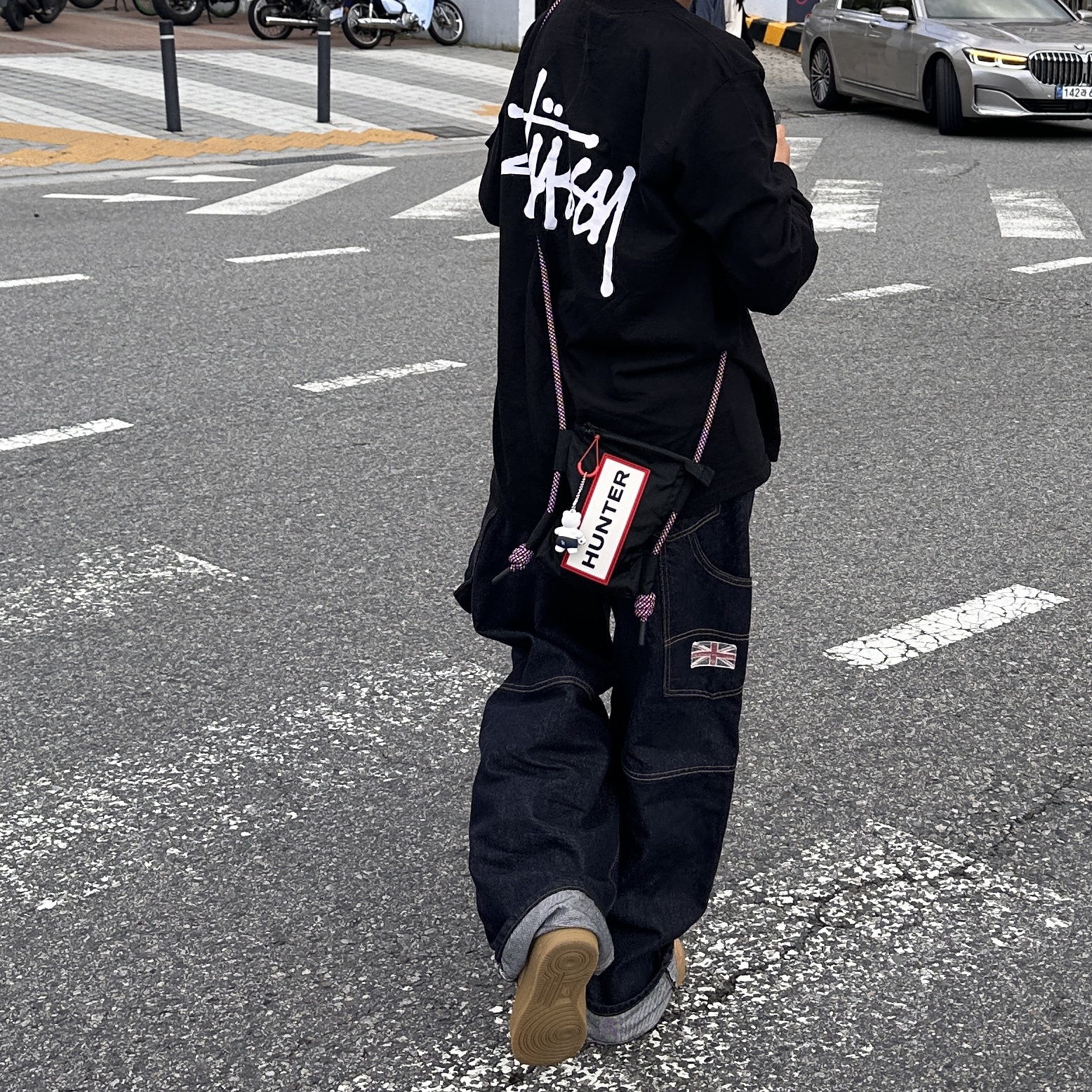 Stussy Basic Stussy LS T-Shirt Black, (W) Nike Air Force 1 '07 WB Flax Wheat 착용 스타일