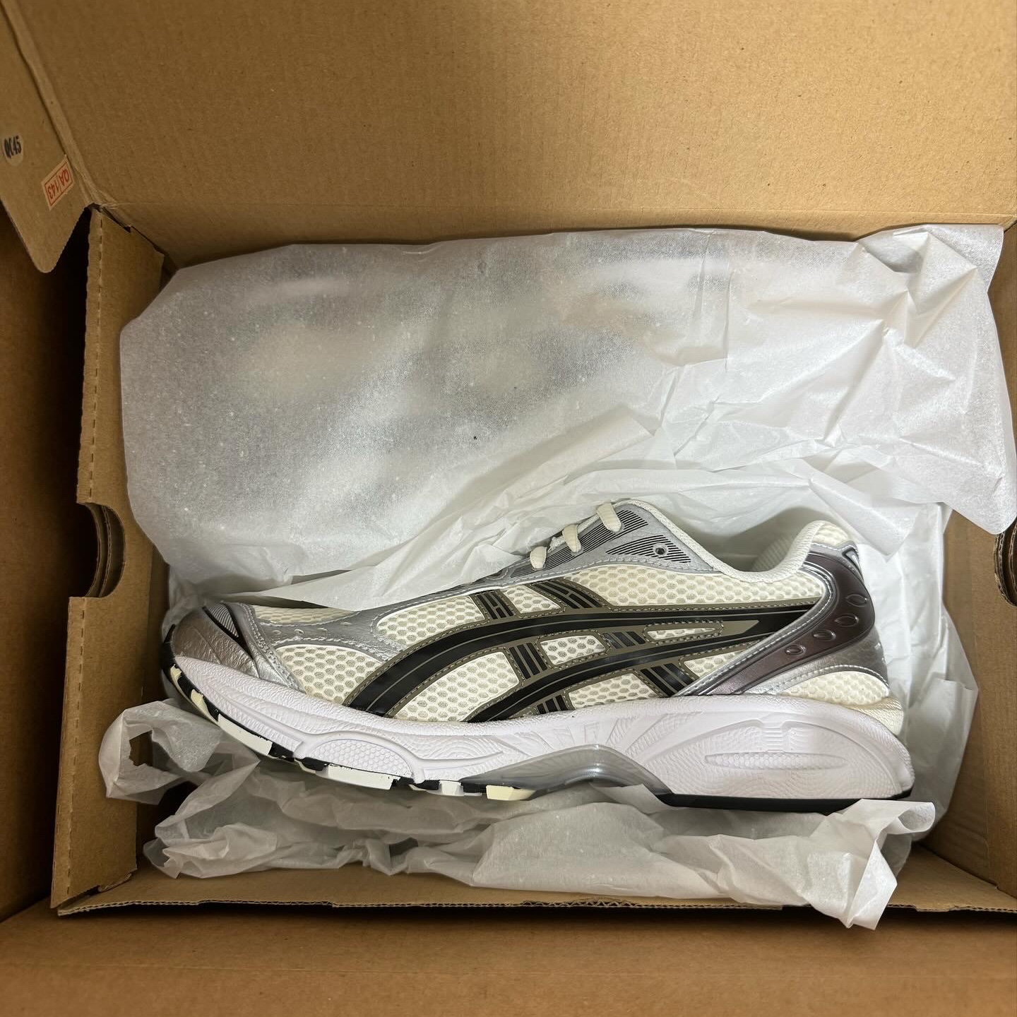 Asics Gel-Kayano 14 Cream Black 착용 스타일