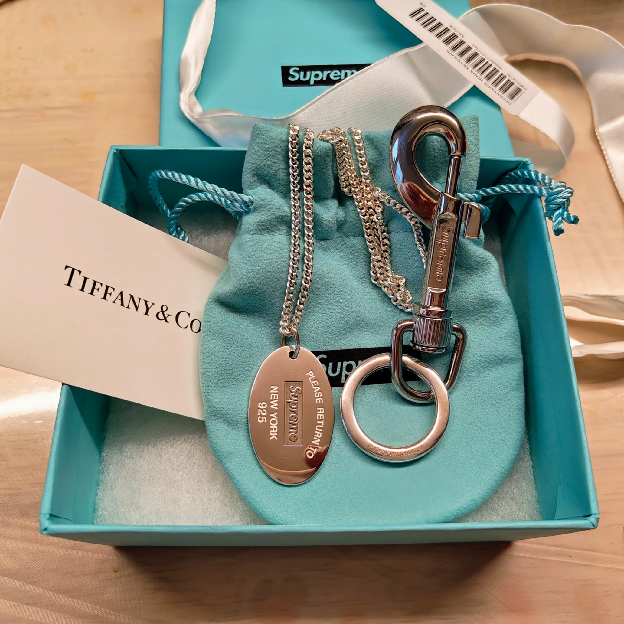 Supreme x Tiffany & Co. Return to Tiffany Oval Tag Keyring Silver - 21FW 착용 스타일