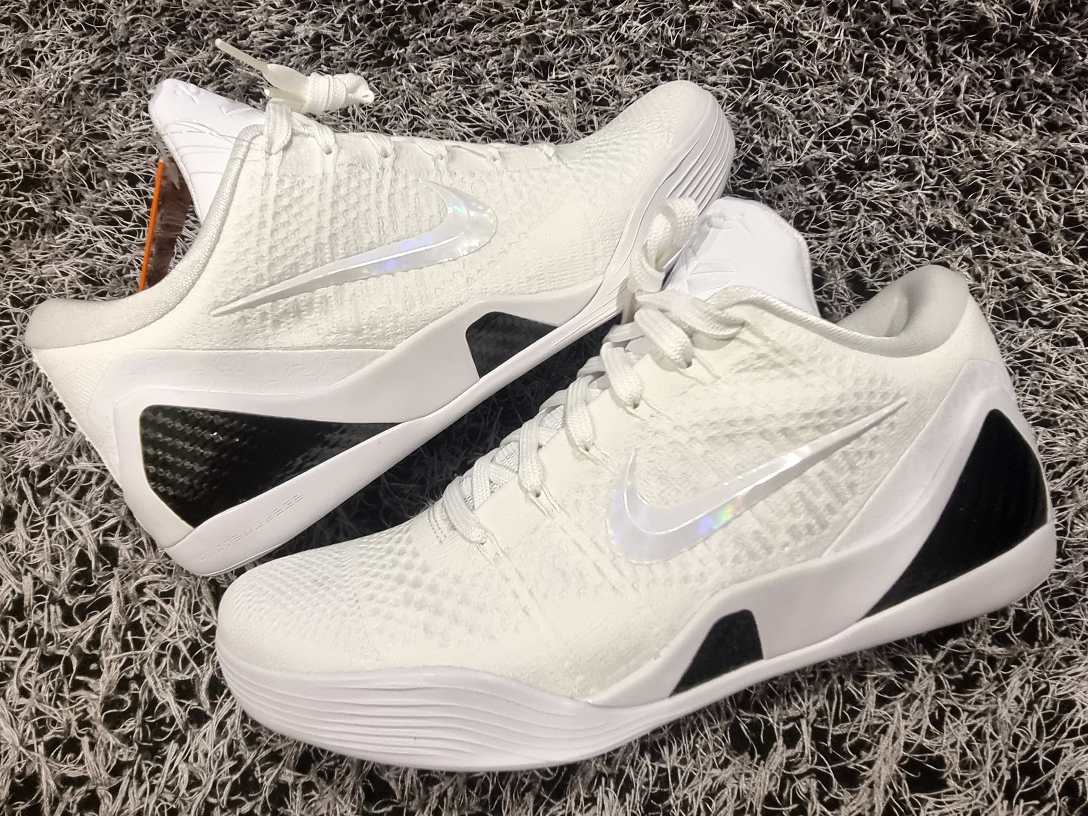 Nike Kobe 9 Elite Low Protro Halo 착용 스타일 - 2