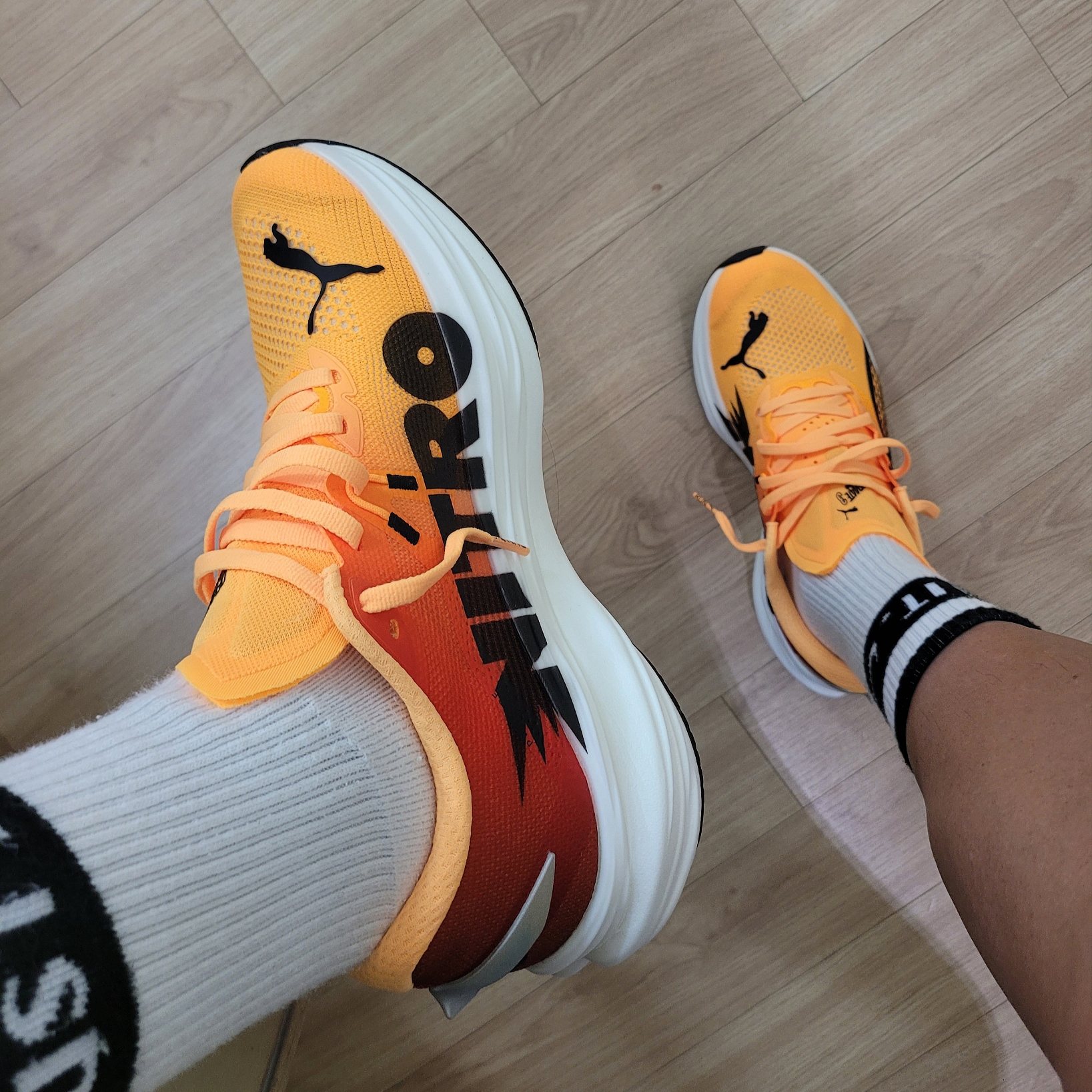 Puma Deviate Nitro 3 Fade Sun Stream Sunset Glow 착용 스타일 - 1