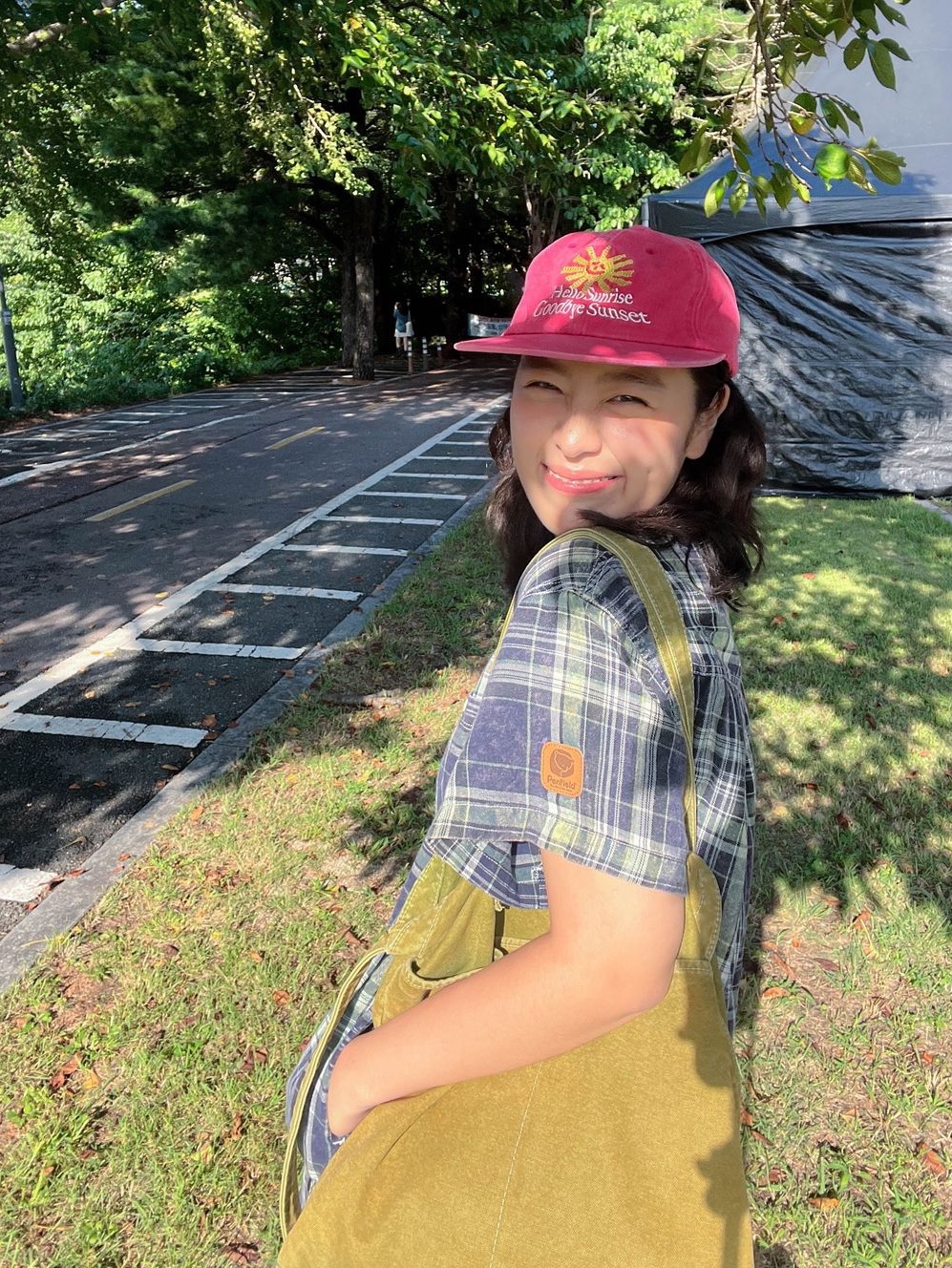 HS x Hank Relaxed Fit Cap Red 착용 스타일