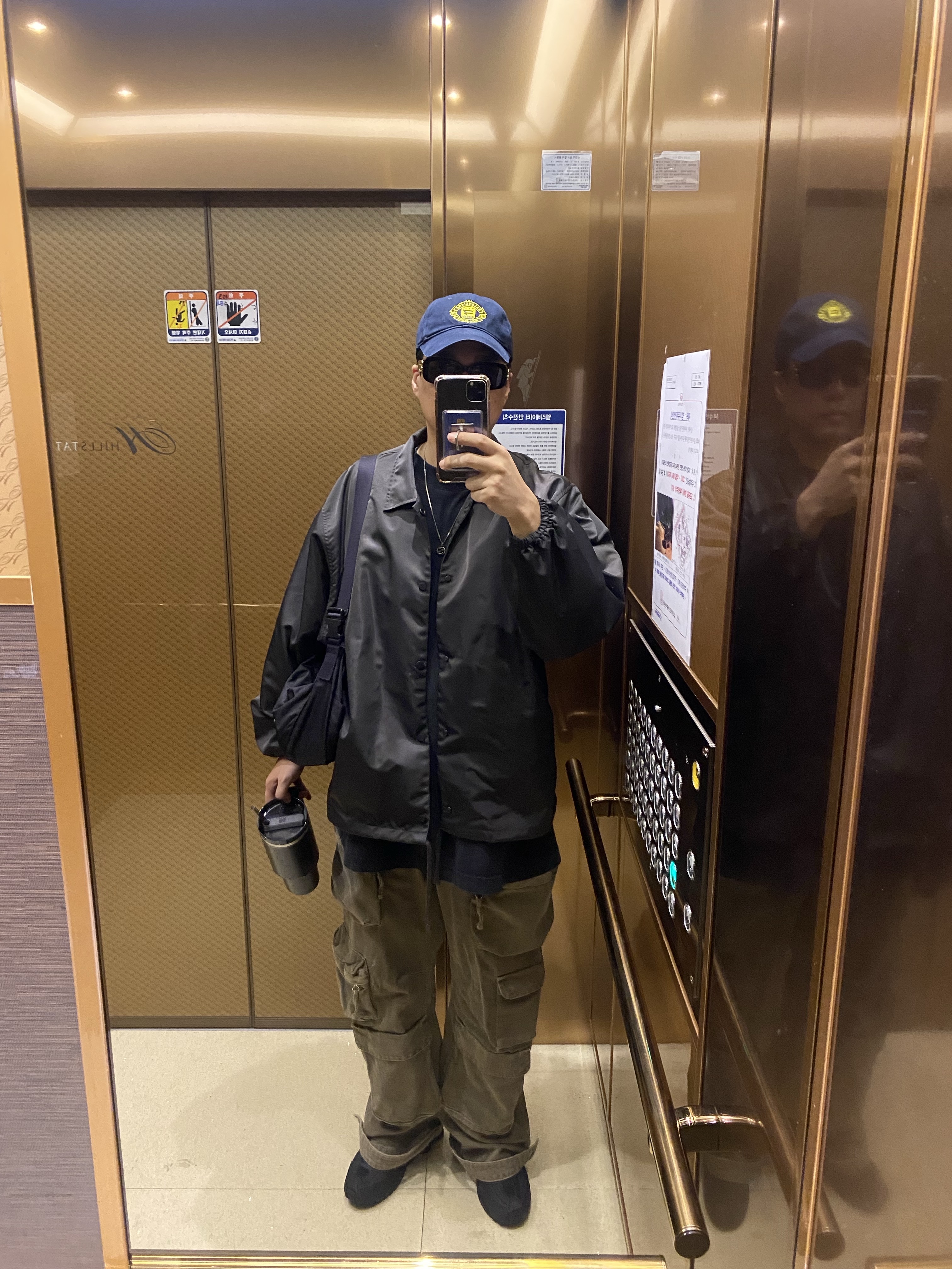 Essentials Coaches Jacket Iron - 22SS, (W) Nike Shox R4 Black 착용 스타일 - 1