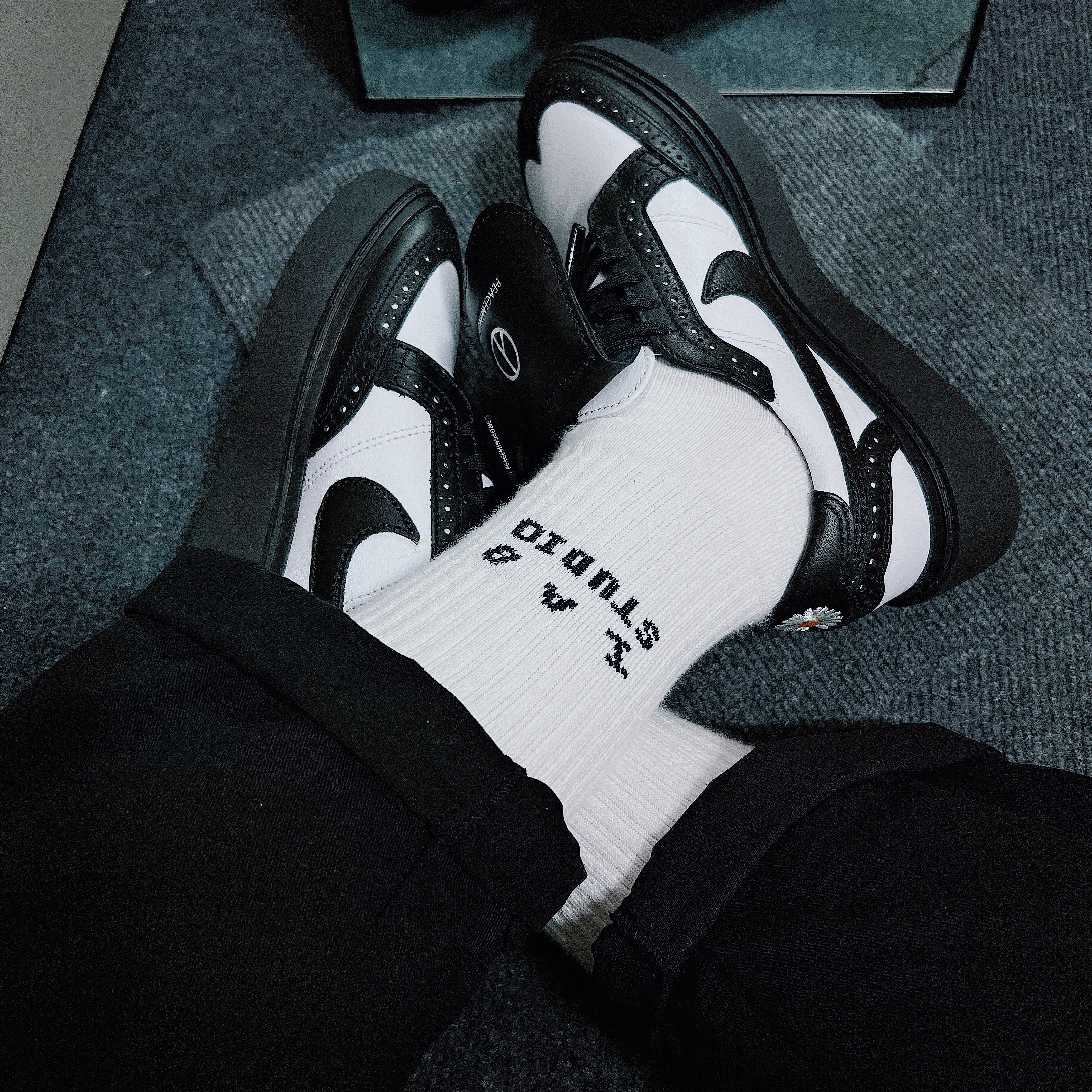 Nike x Peaceminusone Kwondo1 Black and White, IAB Studio Socks White (5 Pack) 착용 스타일 - 2