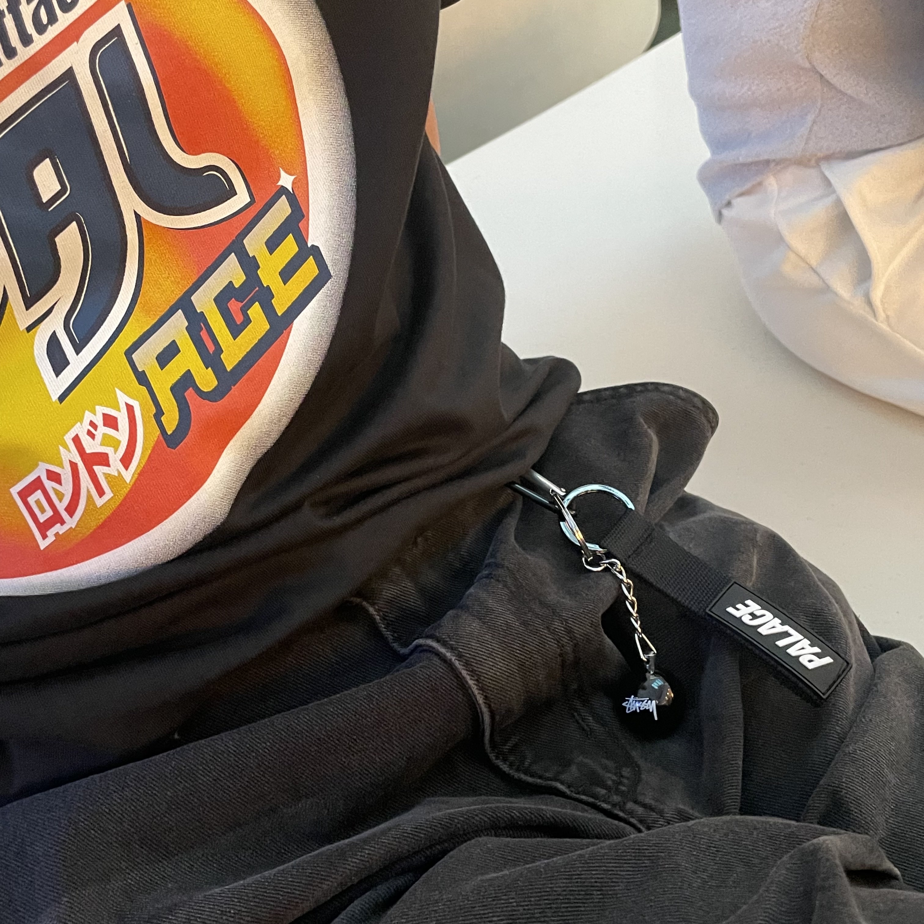 New Balance 574 Legacy Navy, Stussy 8 Ball Keychain Black 착용 스타일 - 4