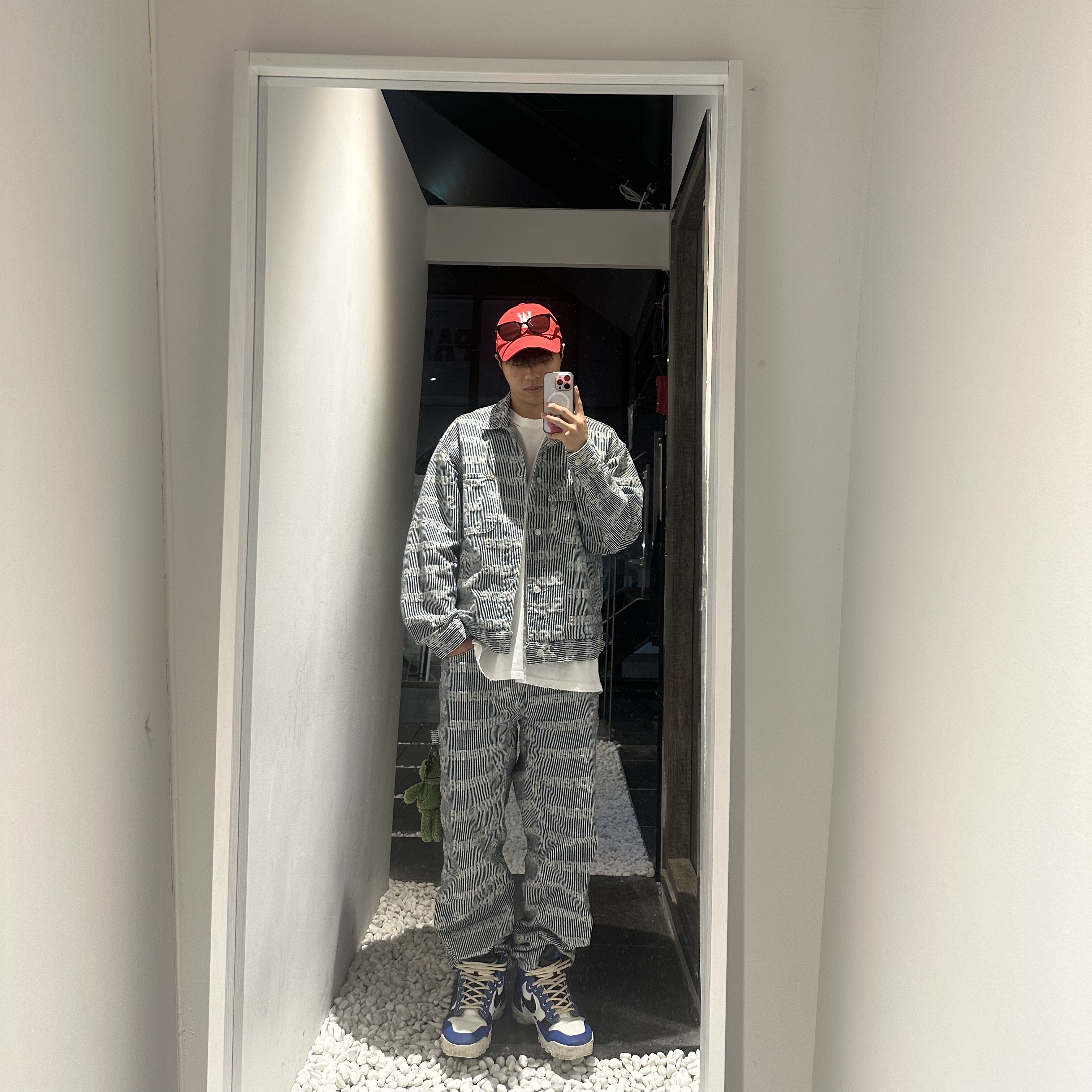 Supreme Denim Chore Trucker Jacket Stripe - 24SS, Supreme Denim Painter Pants Stripe - 24SS 착용 스타일 - 1