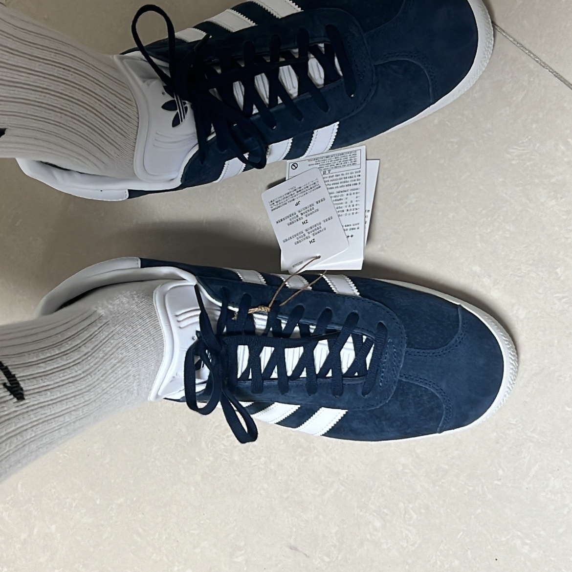 Adidas Gazelle Collegiate Navy 착용 스타일 - 2