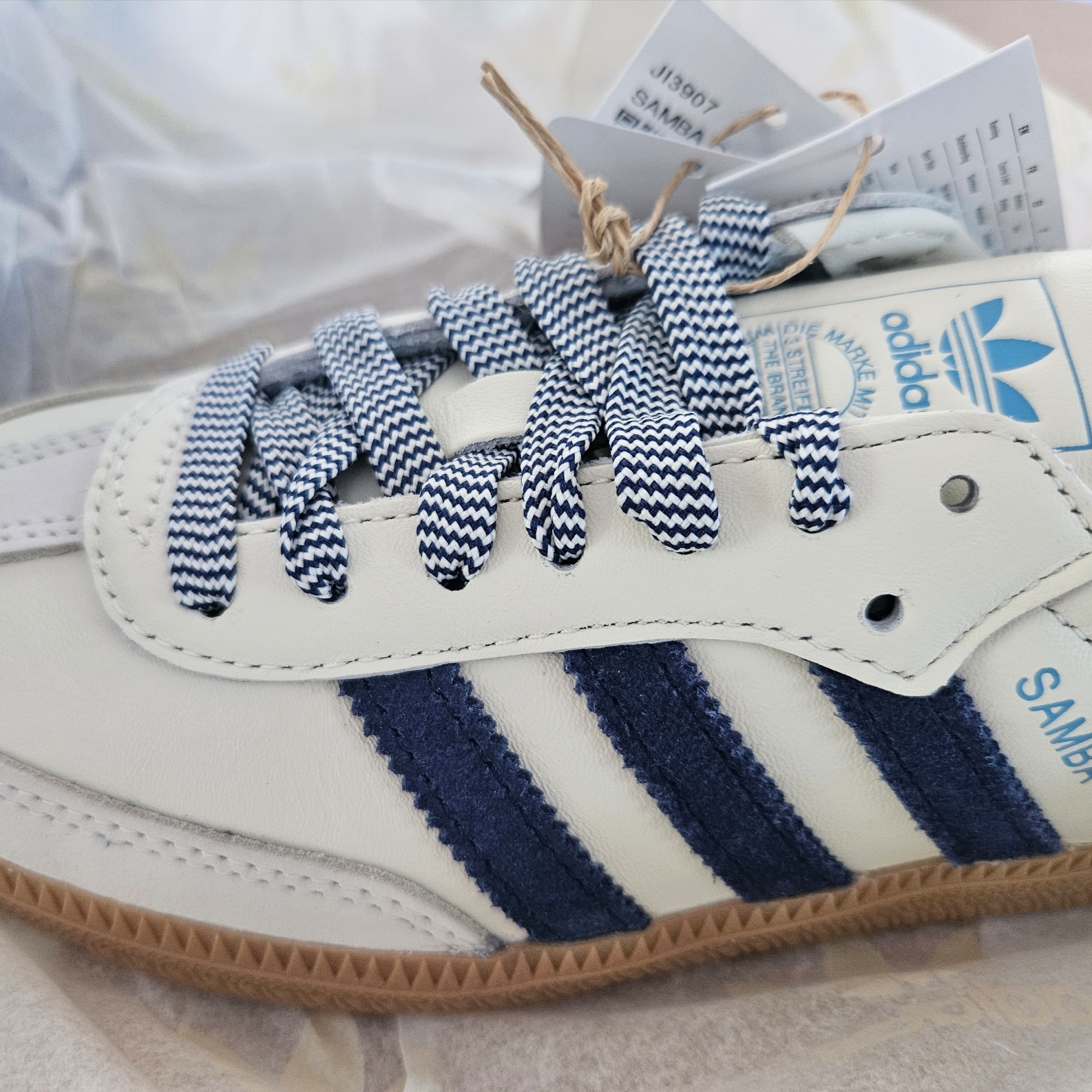 (W) Adidas Samba OG Off White Court Green, (W) Adidas Samba OG Off White Dark Blue 착용 스타일 - 2