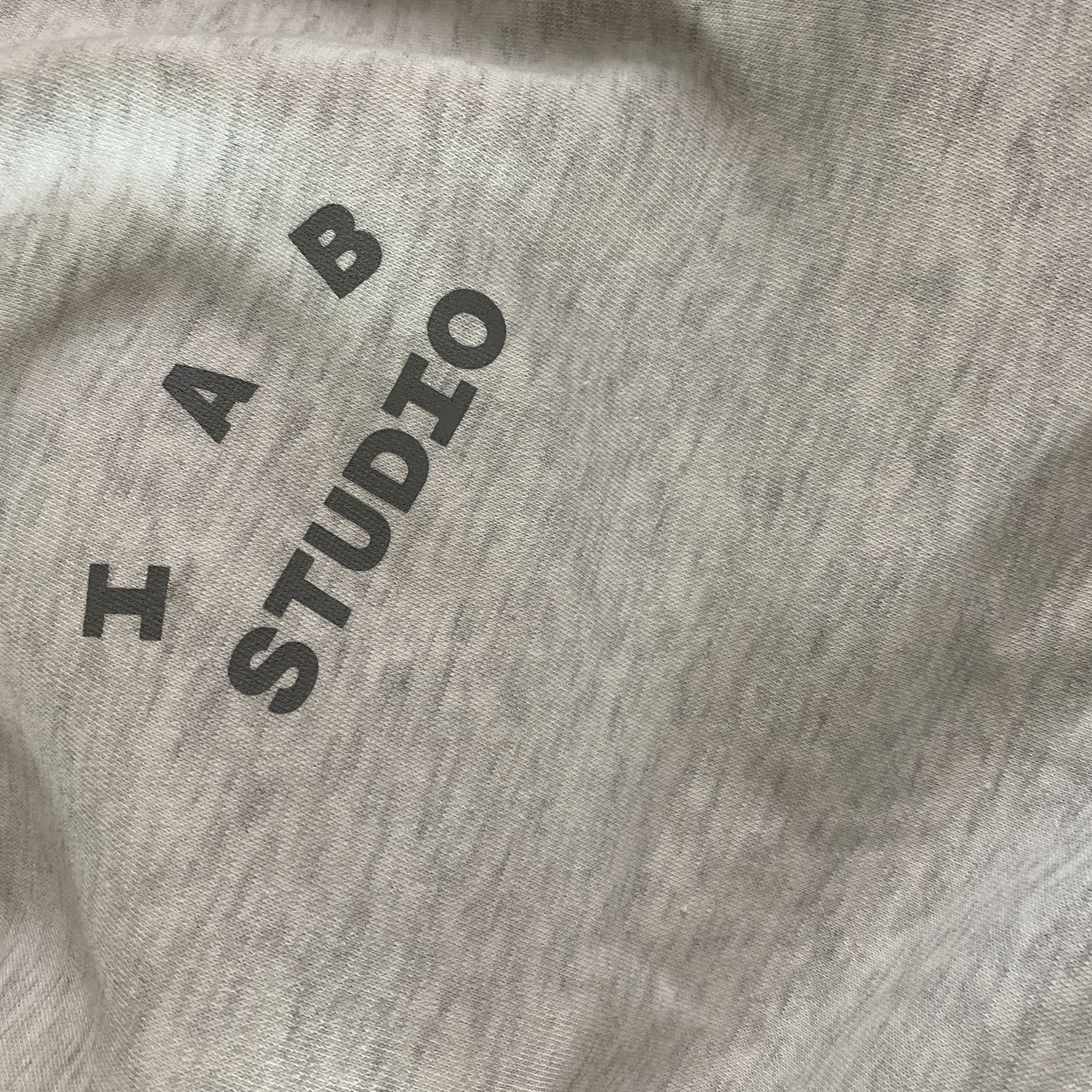 IAB Studio Hoodie Light Gray 착용 스타일 - 3