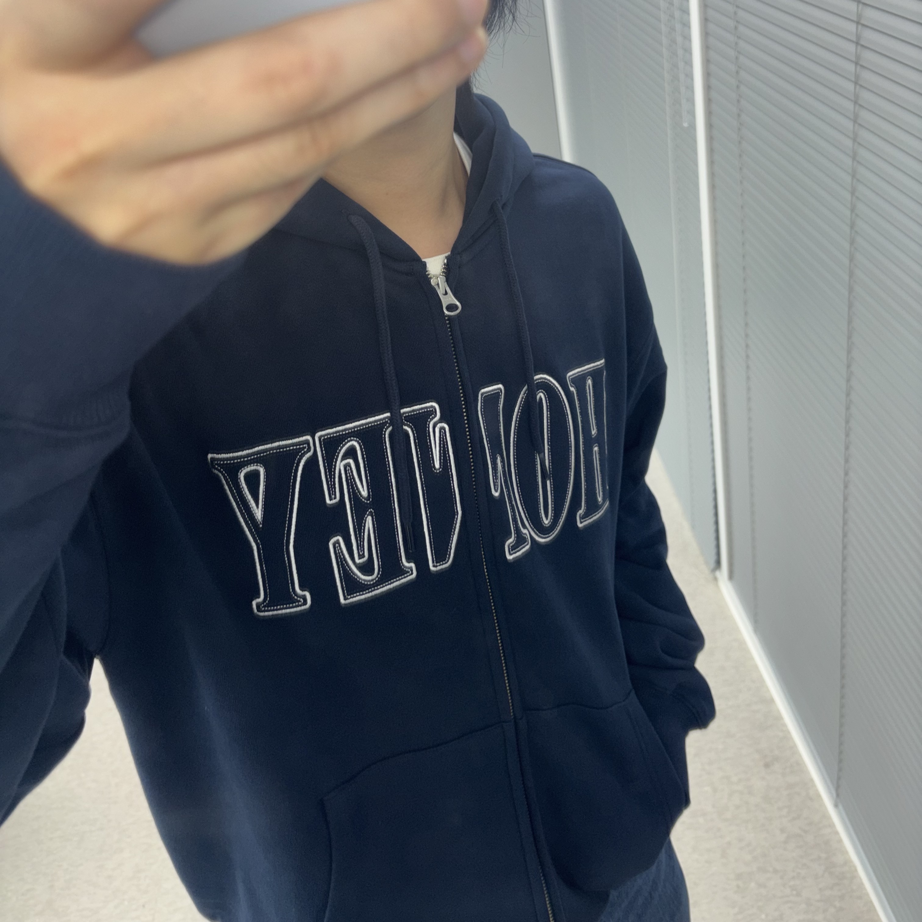 Honey Scoop House Honey Stitch Zip Up Hooded Sweatshirt Navy 착용 스타일