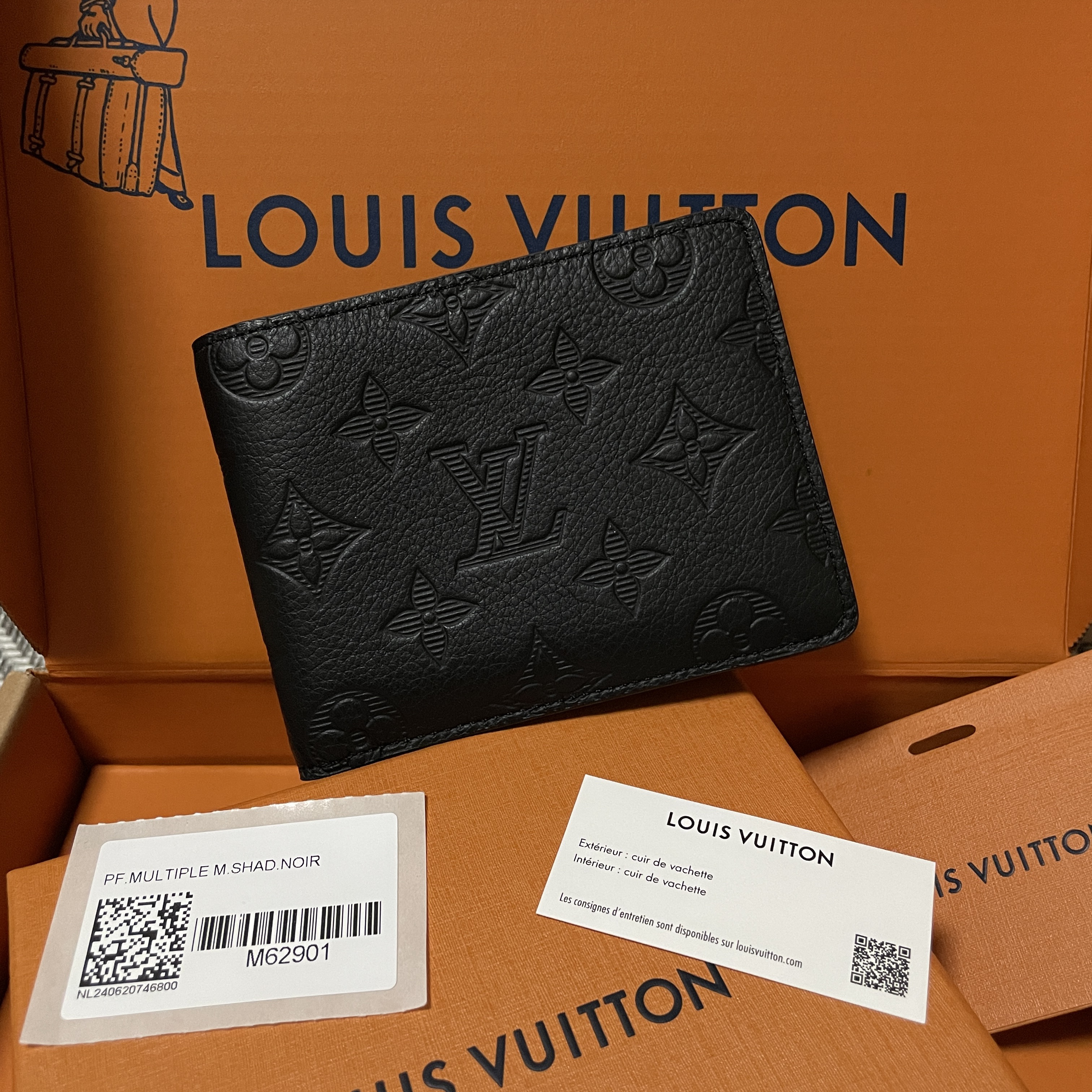 Louis Vuitton Multiple Wallet Monogram Shadow 착용 스타일 - 1