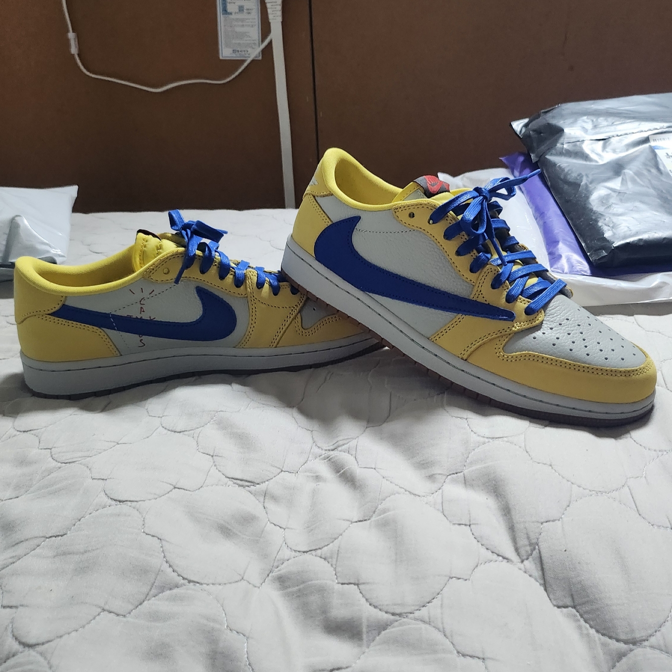 (W) Jordan 1 x Travis Scott Retro Low OG SP Canary 착용 스타일