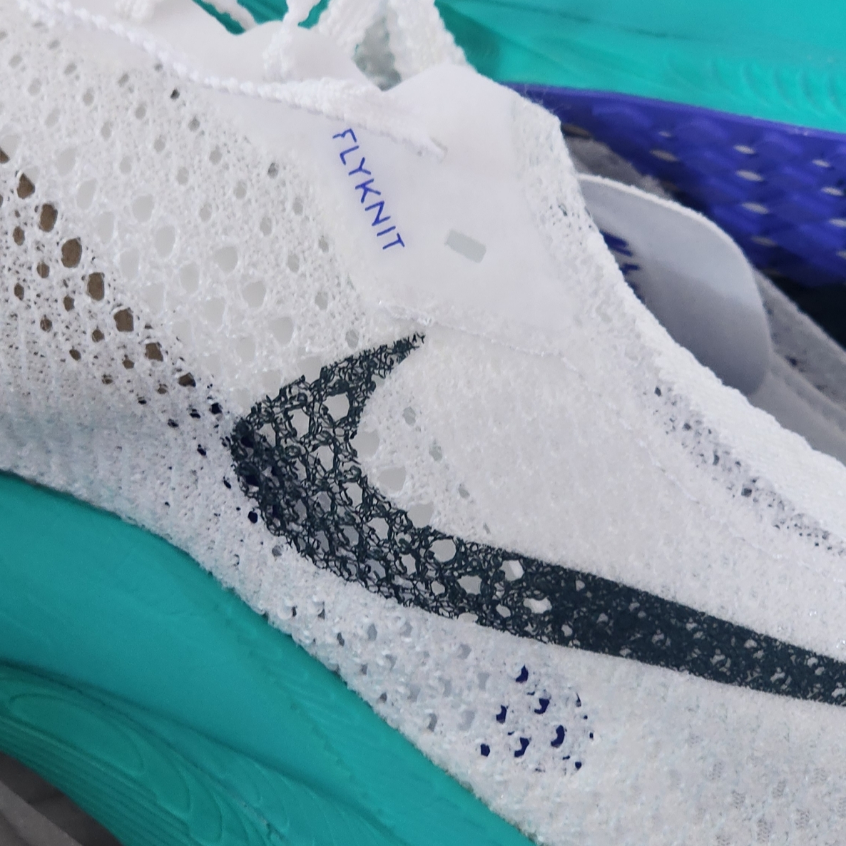 Nike ZoomX Vaporfly Next% 3 White Deep Jungle 착용 스타일