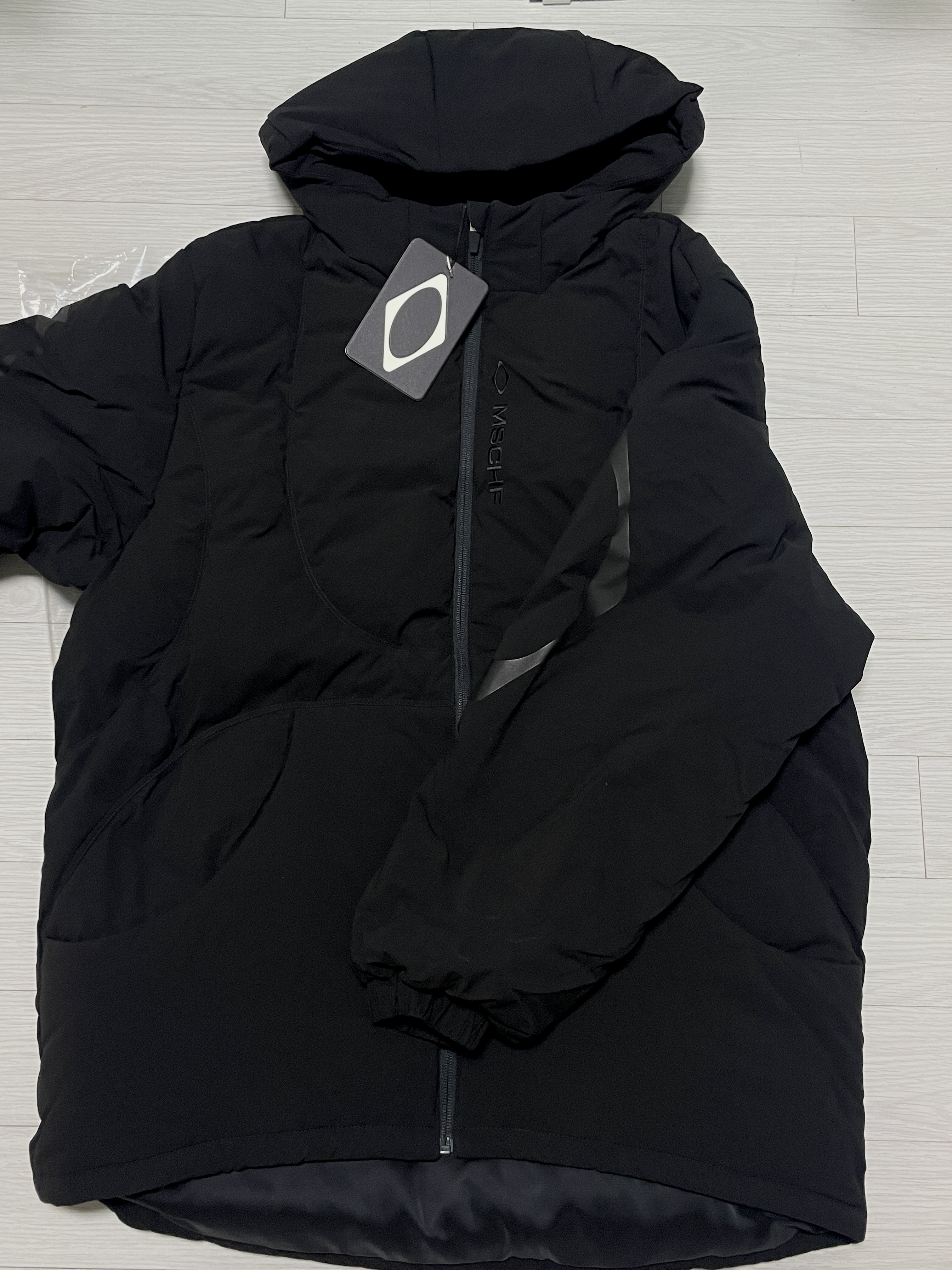 (W) Mischief Rhombus Hooded Down Jacket Black 착용 스타일
