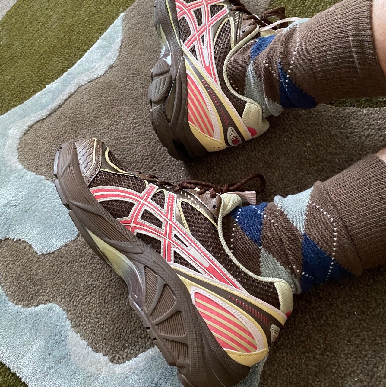Asics UB8-S GT-2160 Brown Storm Sienna 착용 스타일 - 3
