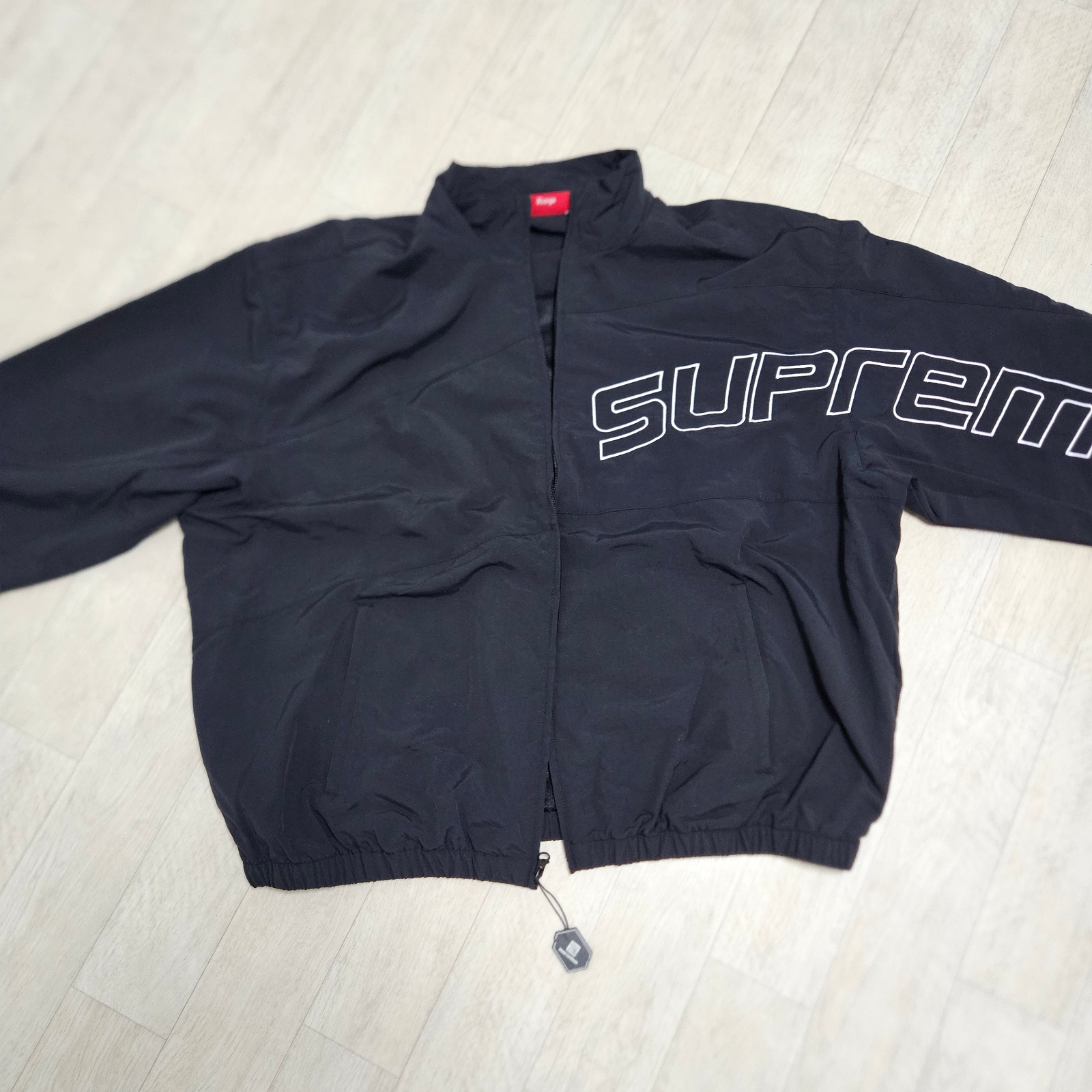 Supreme Curve Track Jacket Black - 24SS, Undermycar Mu.04 Anti Fxxking Logo Play Oversized Sweat Shorts Black 착용 스타일 - 2