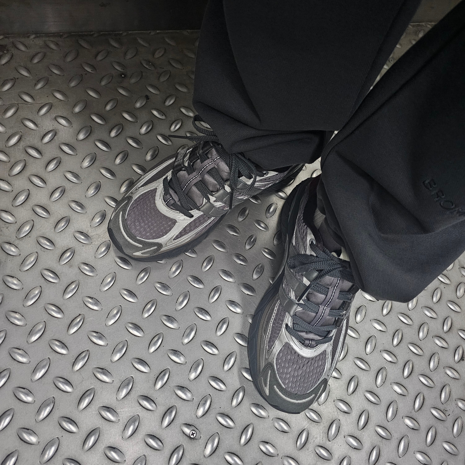 Adidas x Song for the Mute Adistar Cushion Taupe Metallic Granite 착용 스타일
