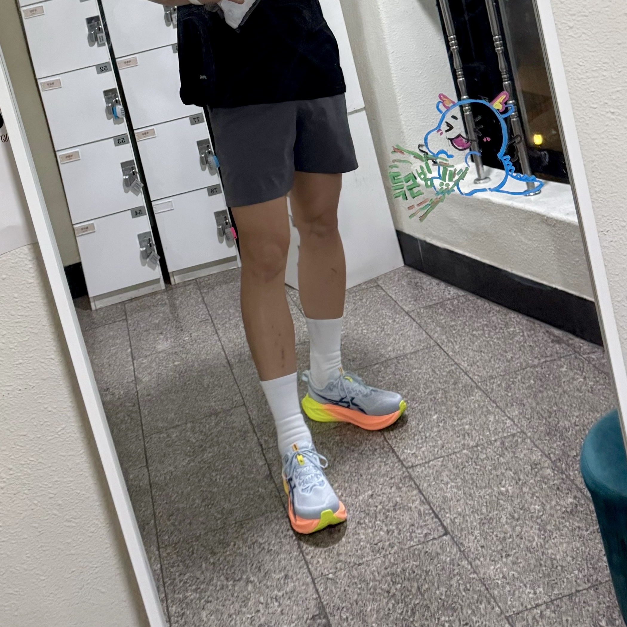 Asics Superblast 2 Paris Cool Grey Safety Yellow 착용 스타일 - 2