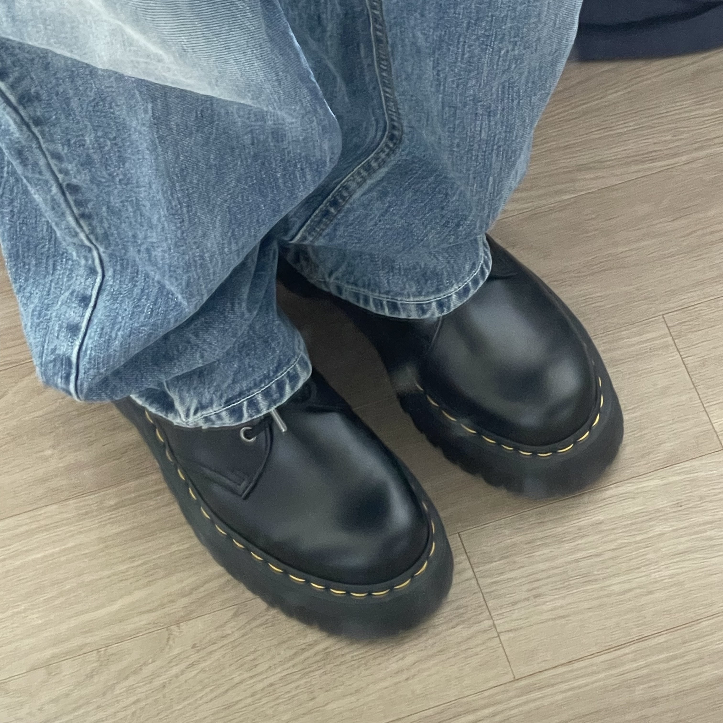 Dr. Martens 1461 Quad Black 착용 스타일 - 1