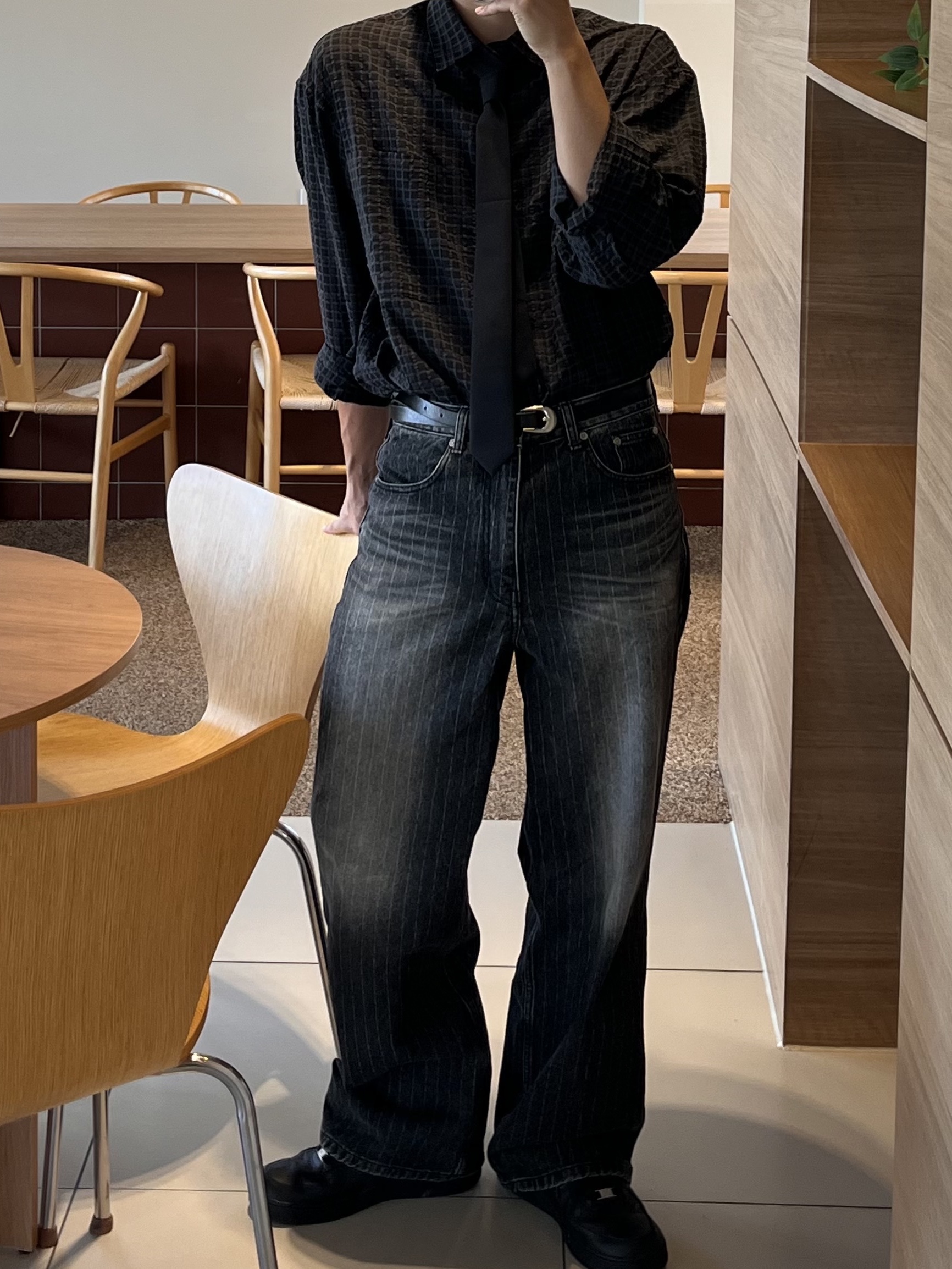 Nike Air Force 1 '07 Low Triple Black 착용 스타일 - 2