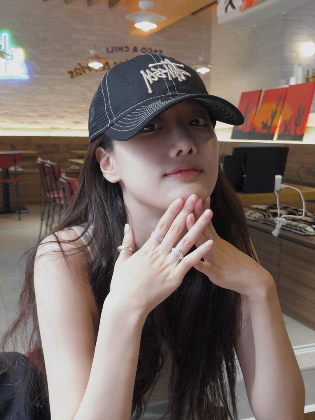 Stussy New Era 9Twenty Basic Trucker Cardinal, Stussy SS Link 9Twenty Cap Black 착용 스타일 - 5