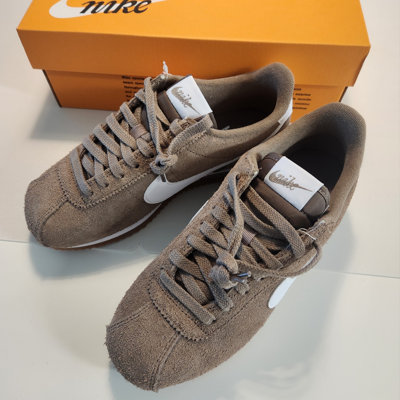 (W) Nike Cortez Vintage Mink Brown Gum Medium Brown 착용 스타일 - 1