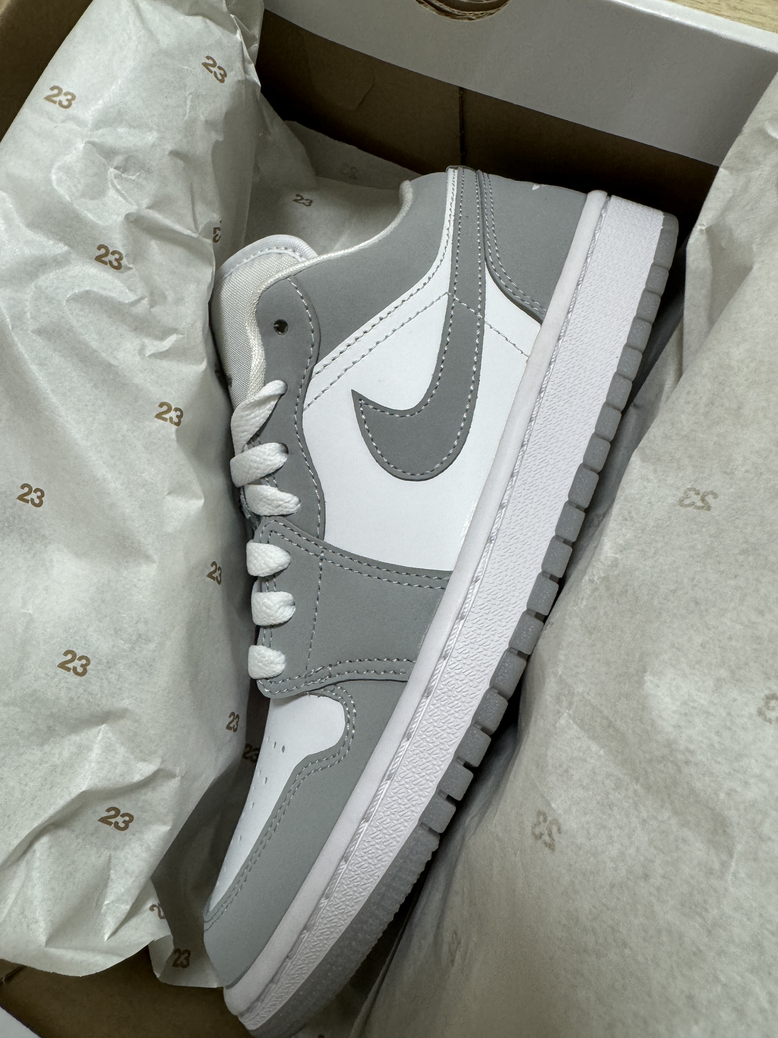 (W) Jordan 1 Low White Wolf Grey 착용 스타일