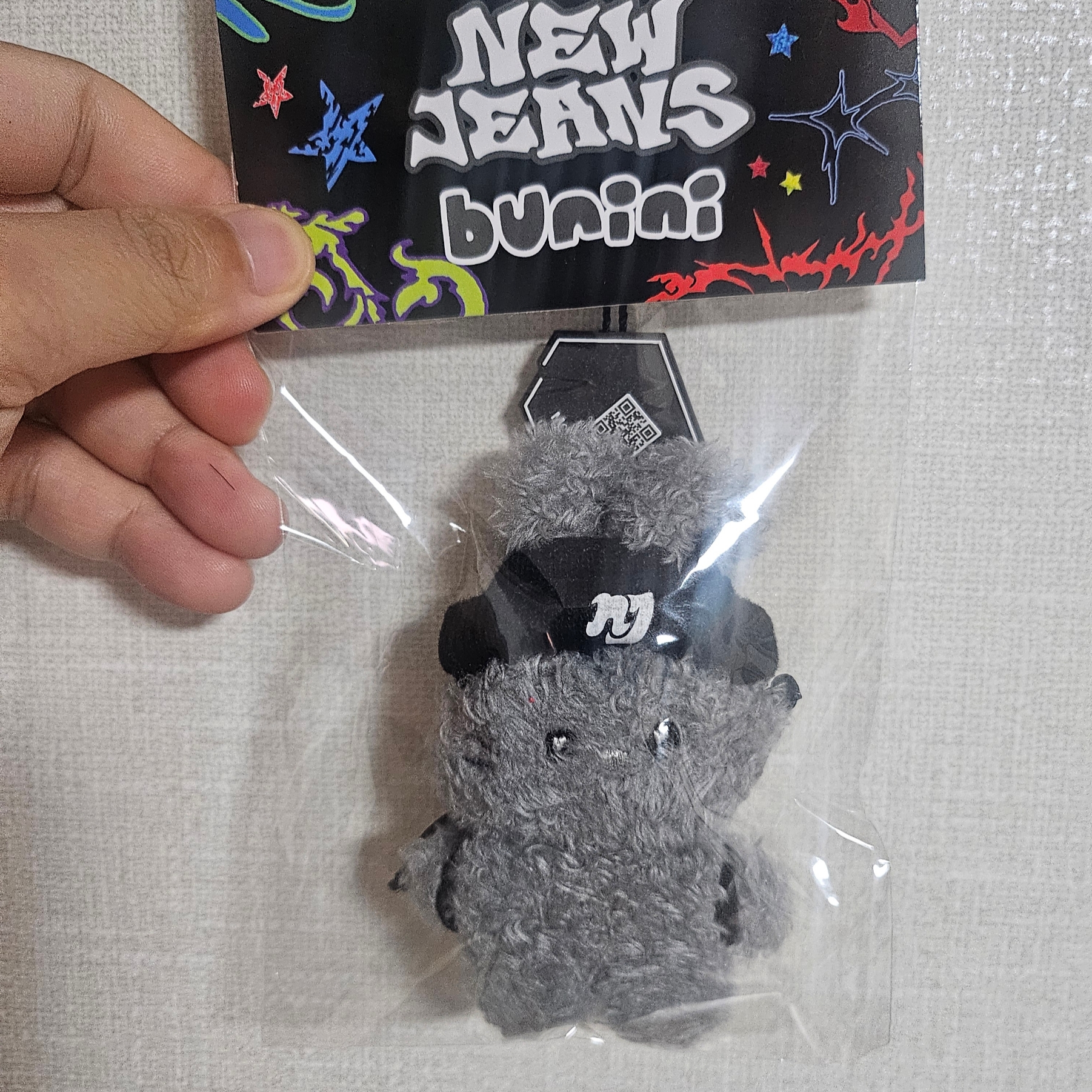 NewJeans Bunini Mini Costume Keyring Gray 착용 스타일