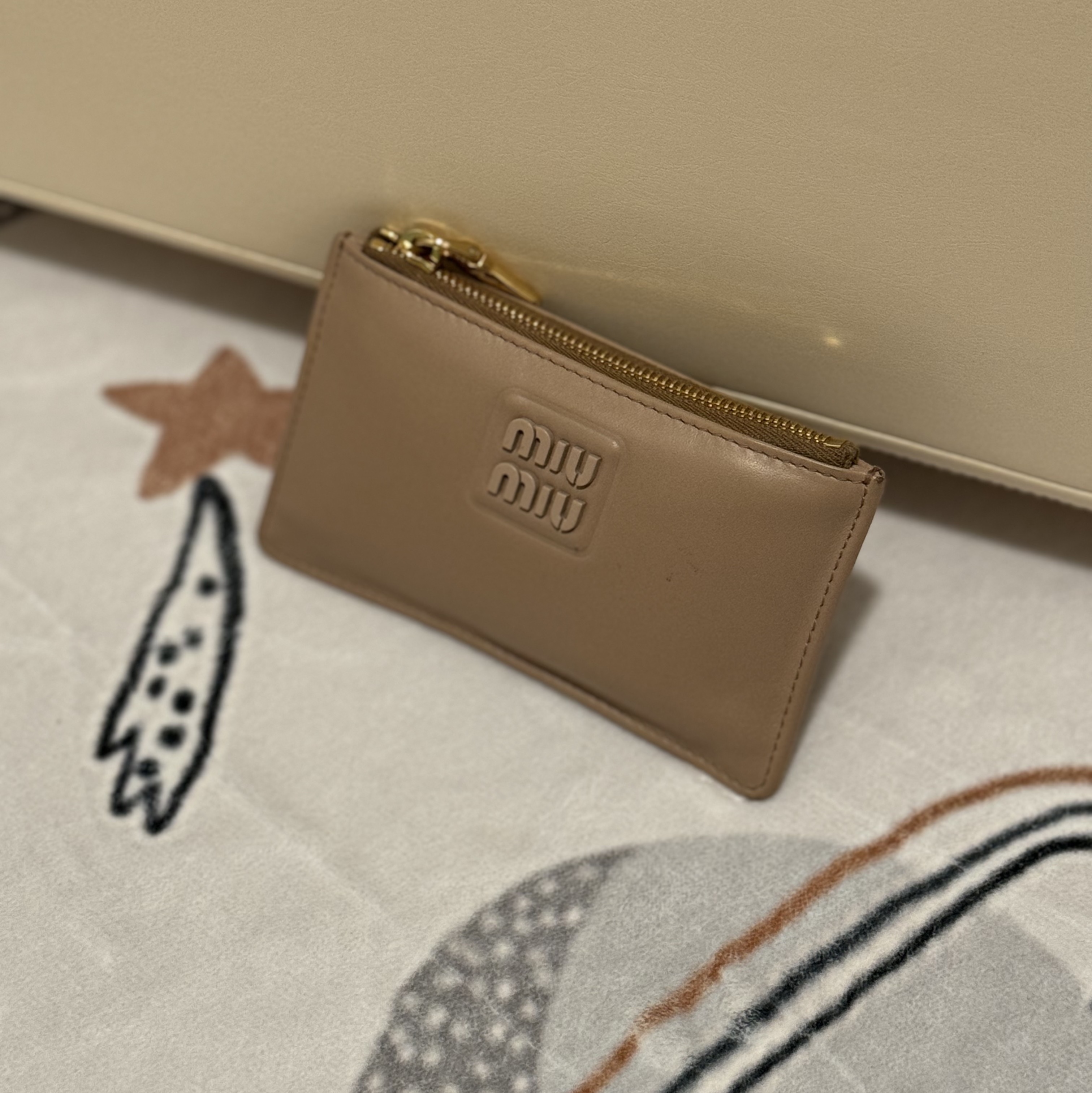 Dior Caro Dahlia Wallet Black Supple Cannage Calfskin 착용 스타일 - 2