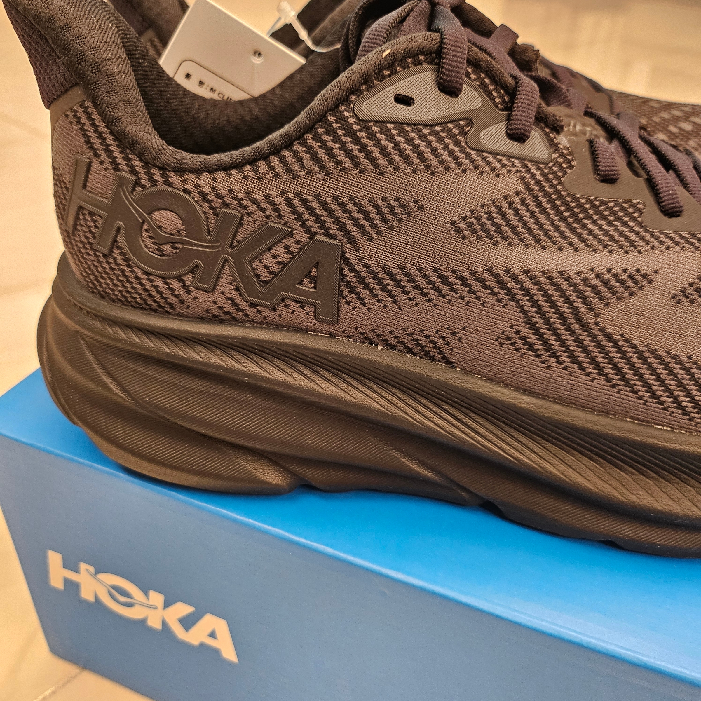 Hoka Clifton 9 Black - Wide 착용 스타일