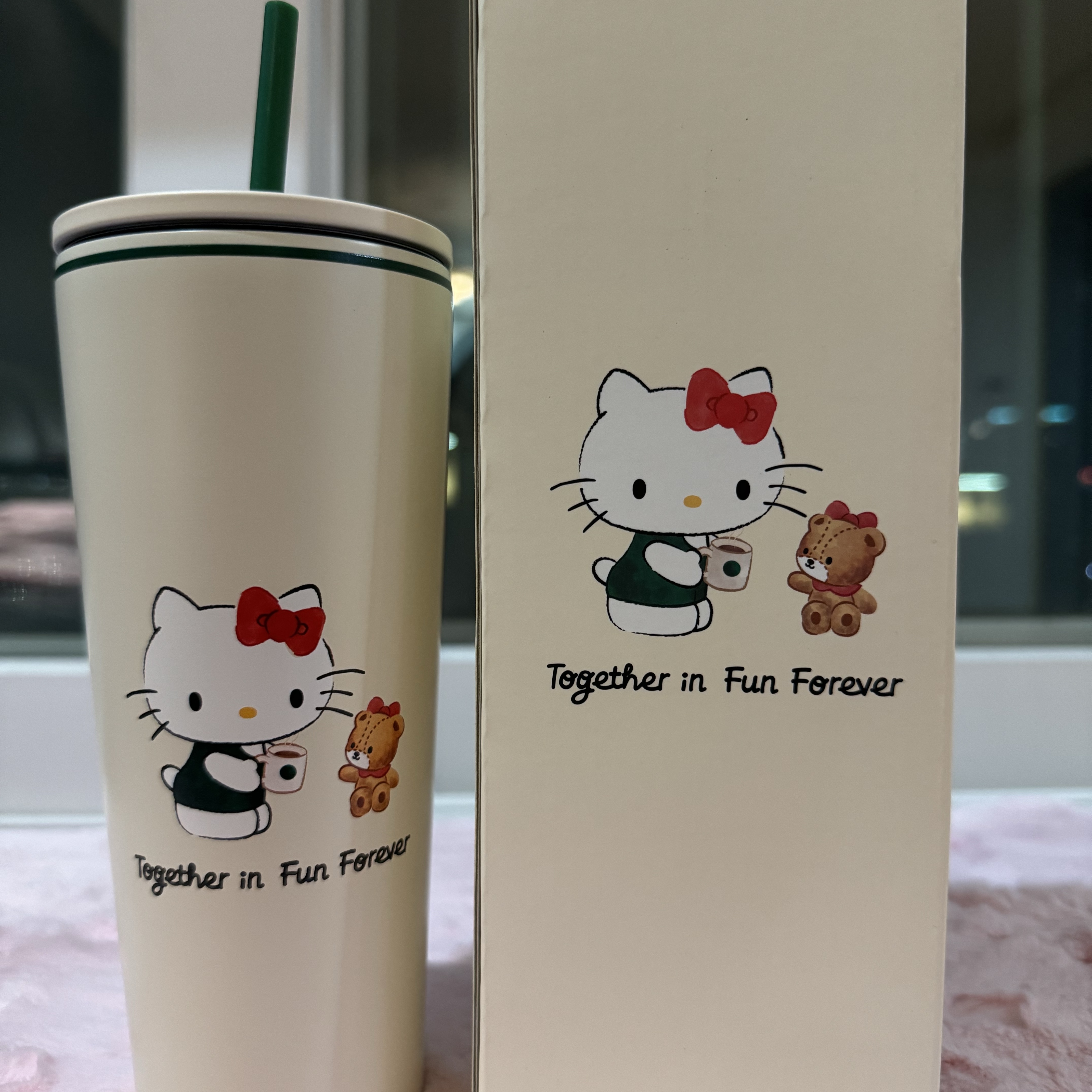 Starbucks x Hello Kitty SS Cold Cup 473ml 착용 스타일