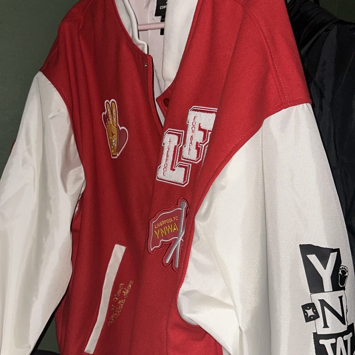 Converse x Liverpool FC Woven Varsity Jacket Tomato 착용 스타일