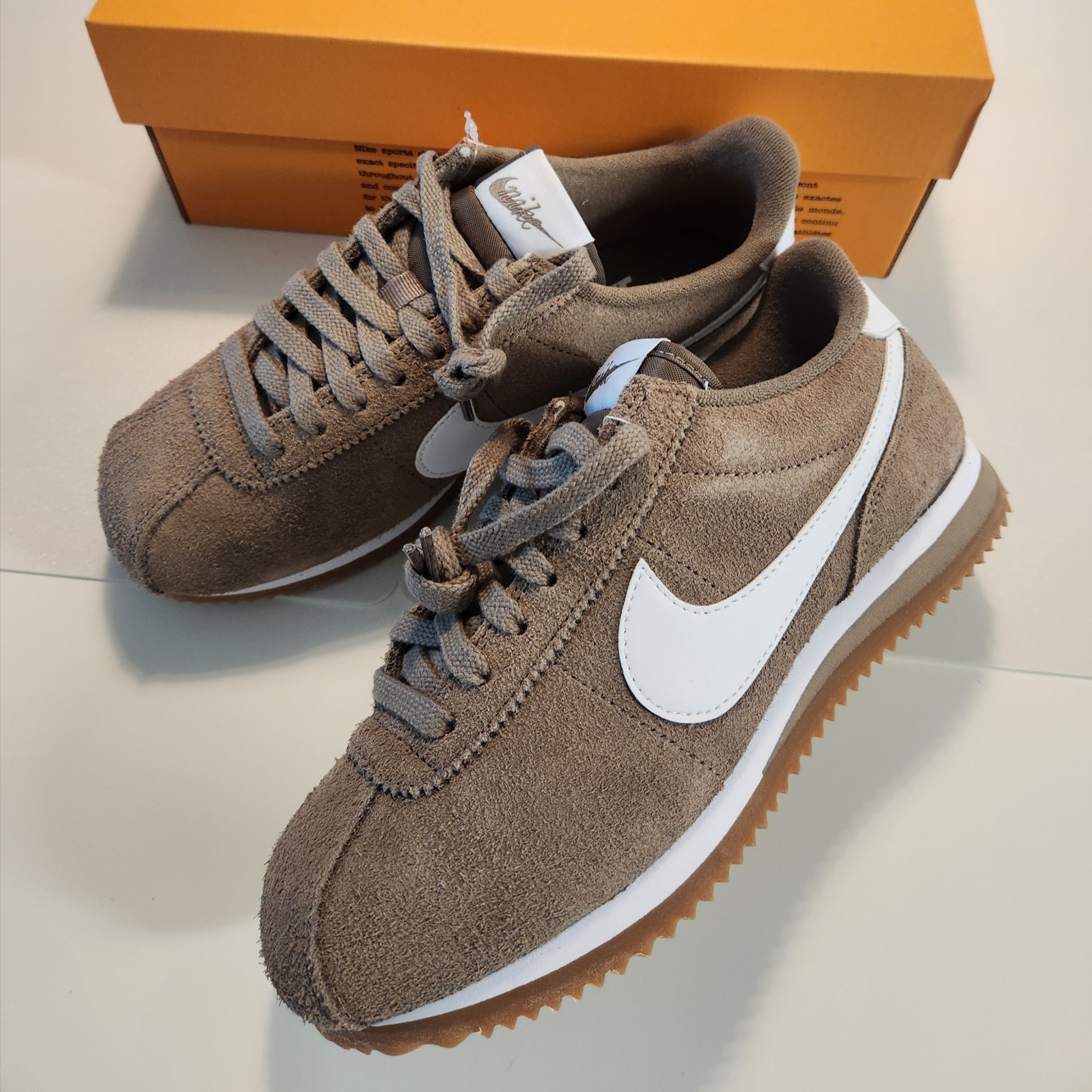 (W) Nike Cortez Vintage Mink Brown Gum Medium Brown 착용 스타일 - 2