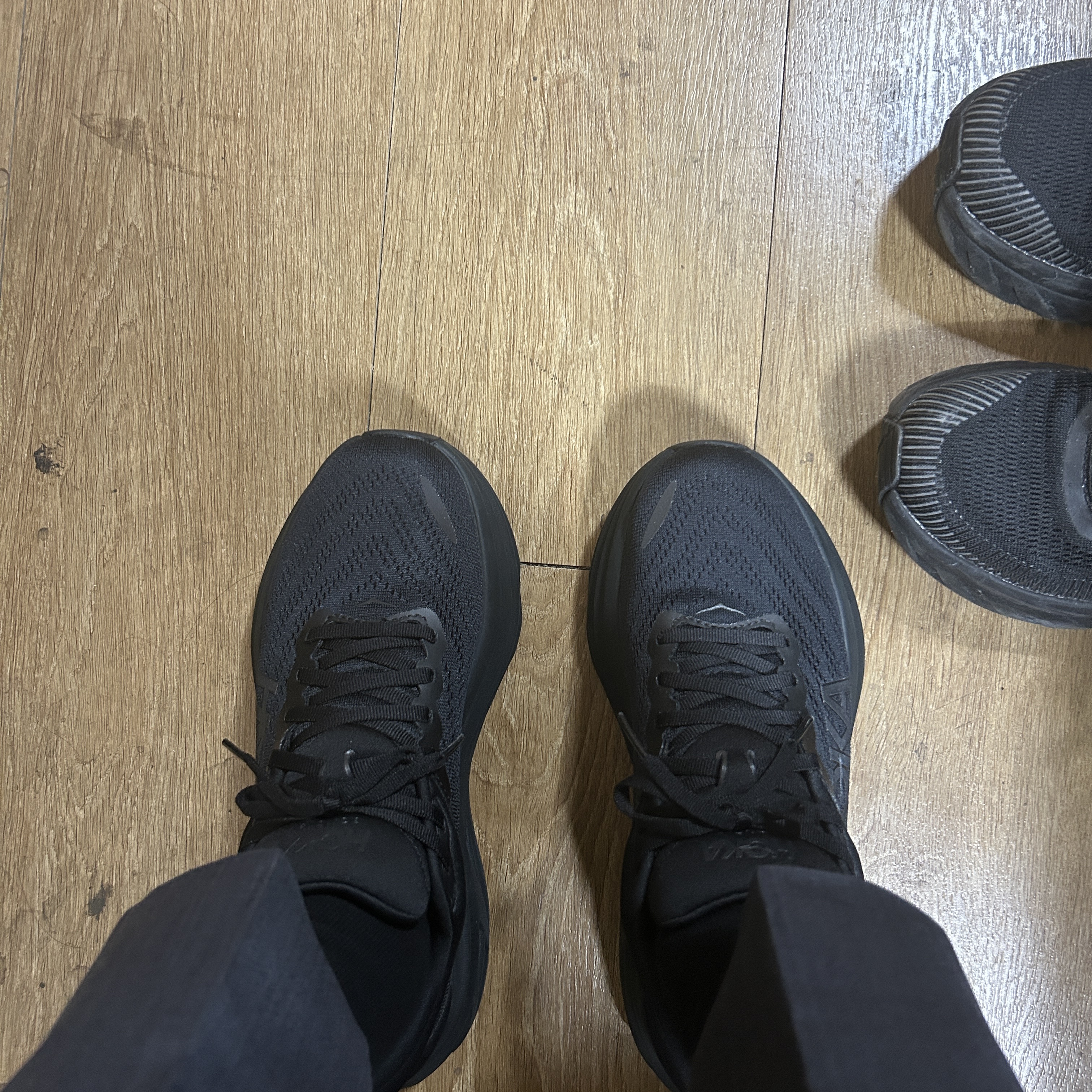 Hoka Bondi 8 Black - Regular 착용 스타일
