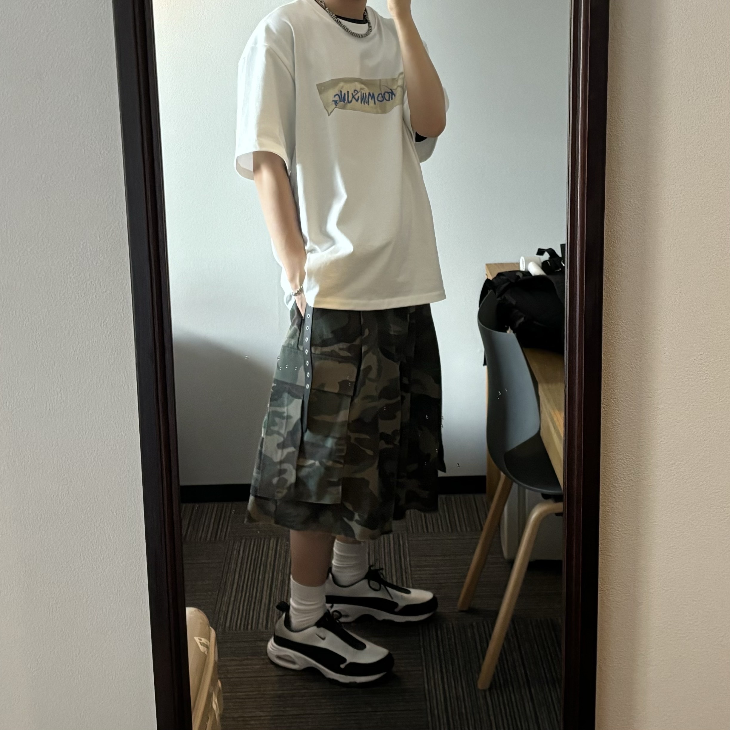 Nike x Comme des Garcons Homme Plus Air Max Sunder SP White Black, Undermycar Mu.44 Anti Fxxking Logo Play Big Cargo Camo Shorts Camo Khaki 착용 스타일