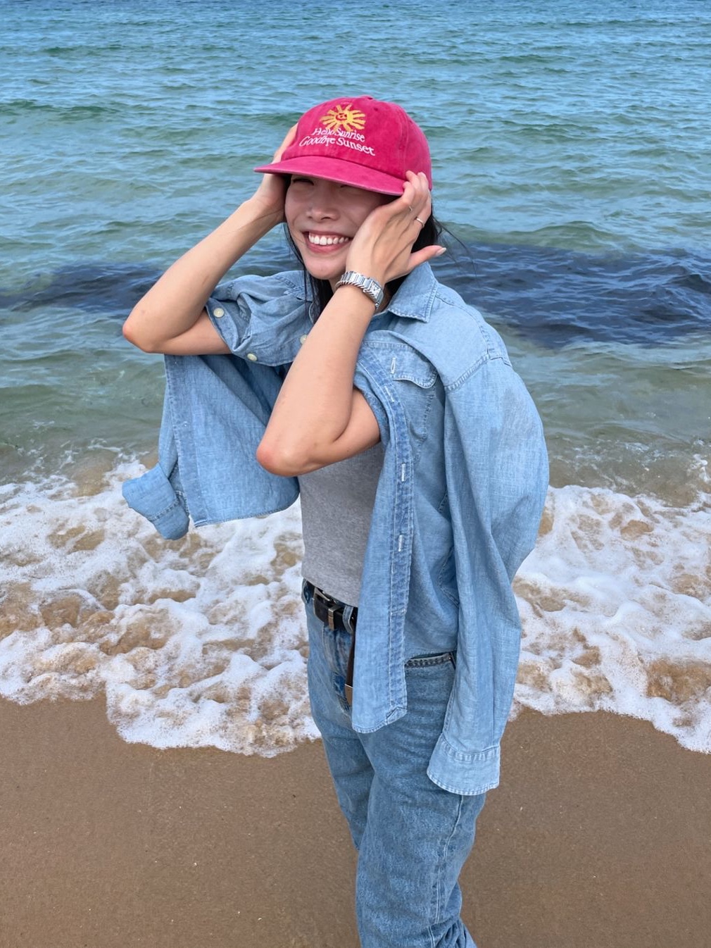 HS x Hank Relaxed Fit Cap Red 착용 스타일