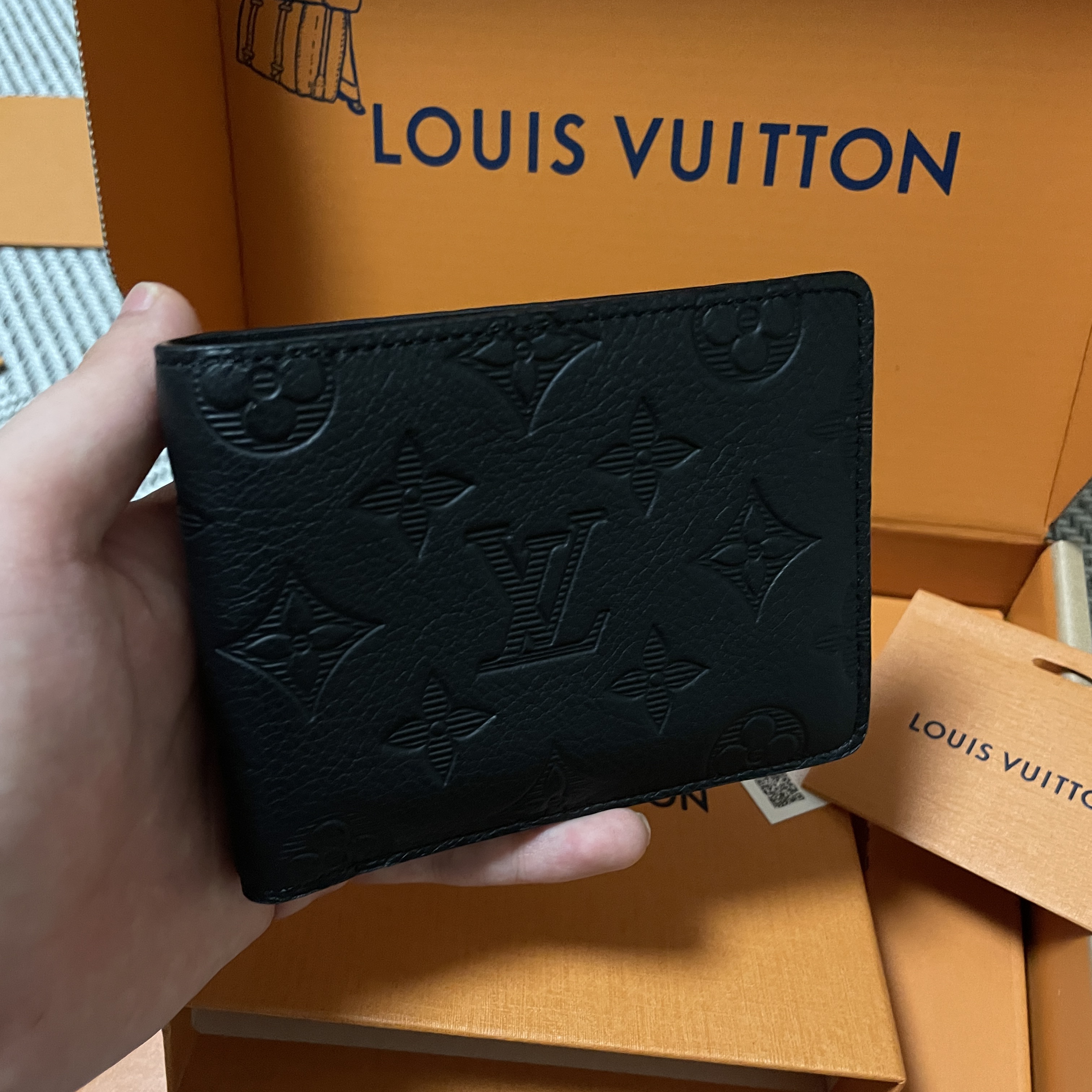 Louis Vuitton Multiple Wallet Monogram Shadow 착용 스타일 - 3